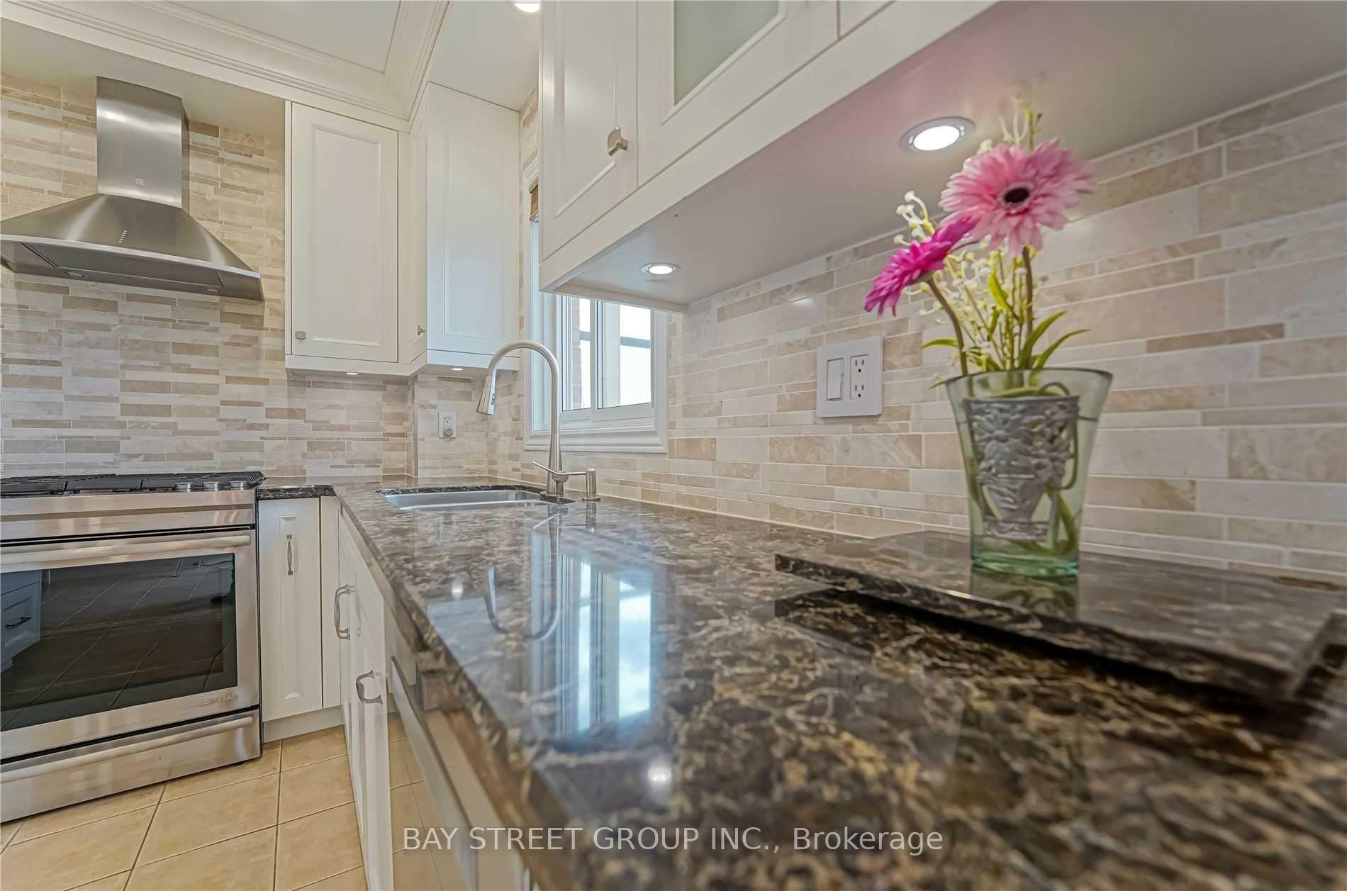 Photo 11 of 1480 Princeton Crescent, Oakville, College Park — HOMEH