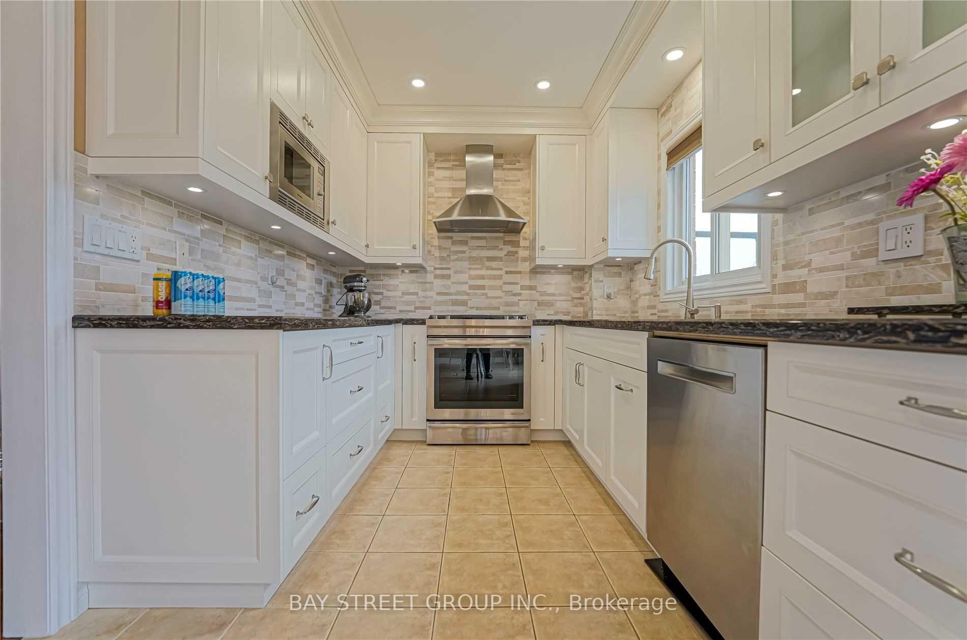 Photo 12 of 1480 Princeton Crescent, Oakville, College Park — HOMEH