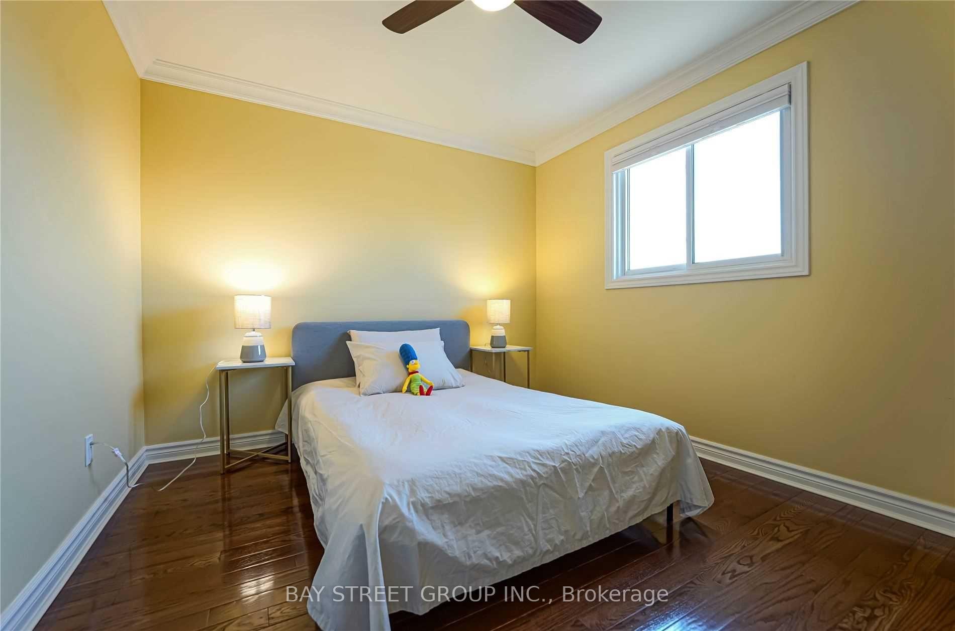 Photo 18 of 1480 Princeton Crescent, Oakville, College Park — HOMEH