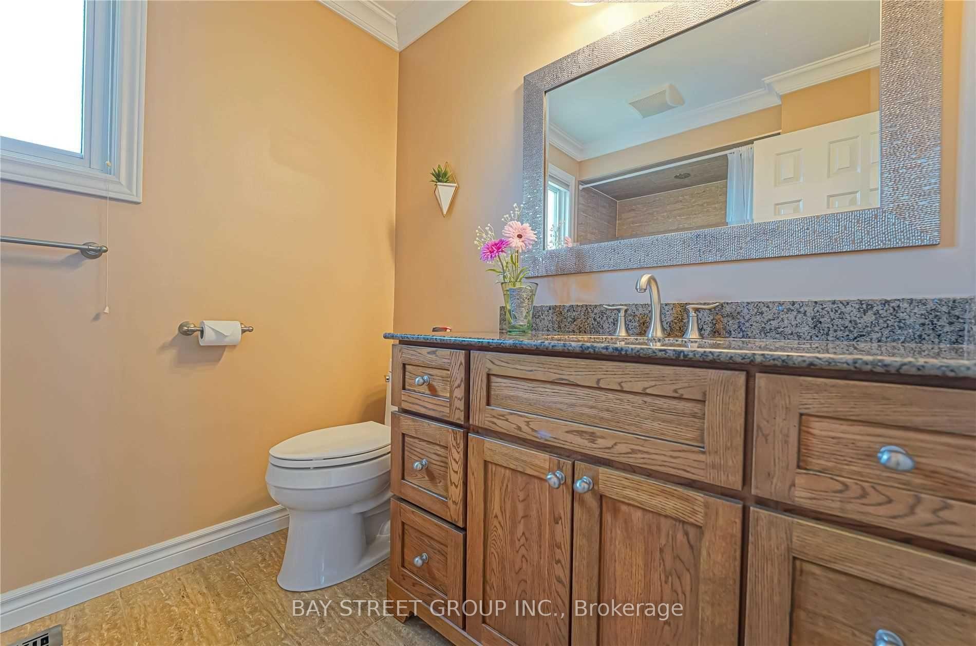 Photo 20 of 1480 Princeton Crescent, Oakville, College Park — HOMEH