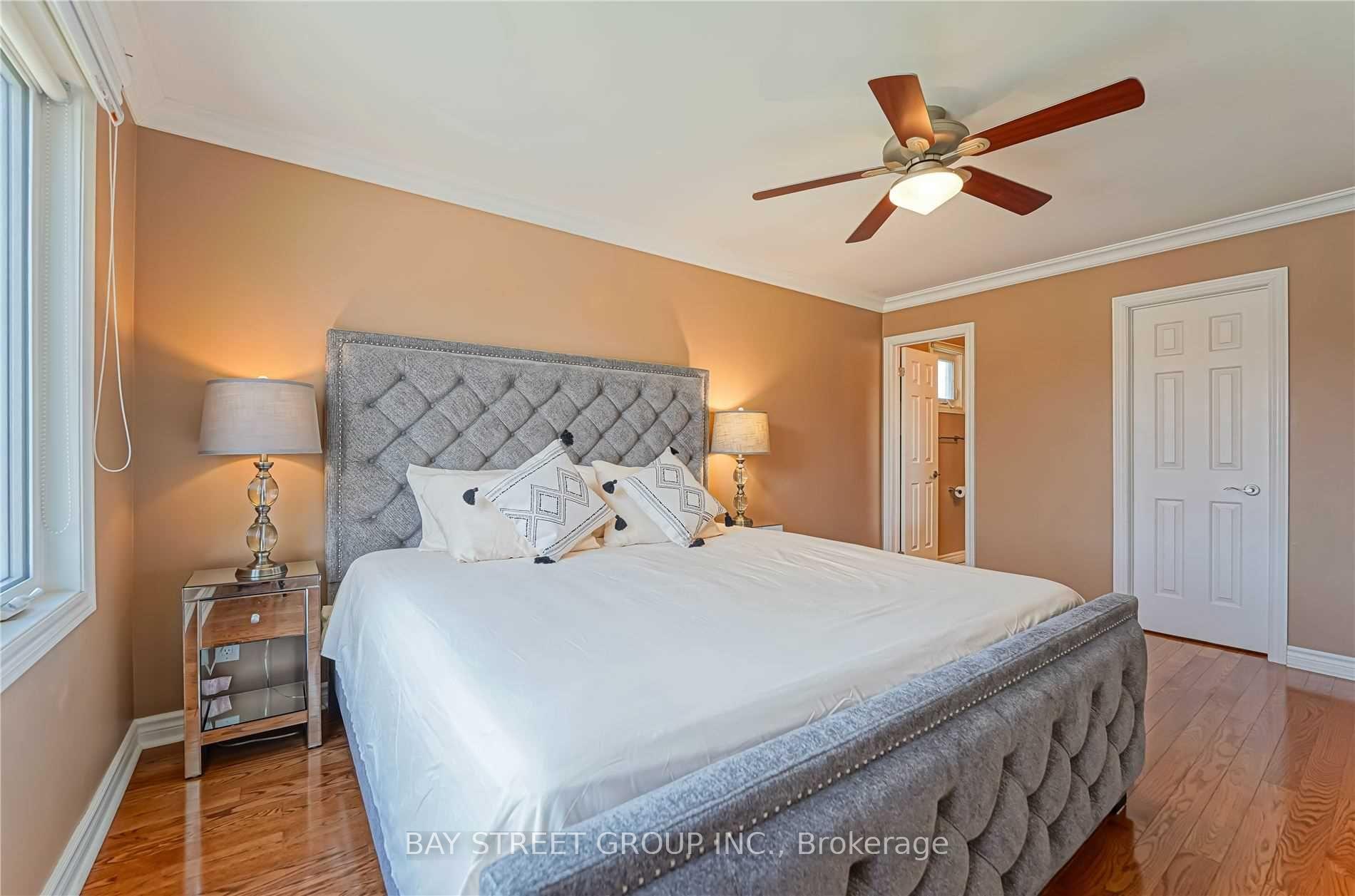 Photo 24 of 1480 Princeton Crescent, Oakville, College Park — HOMEH