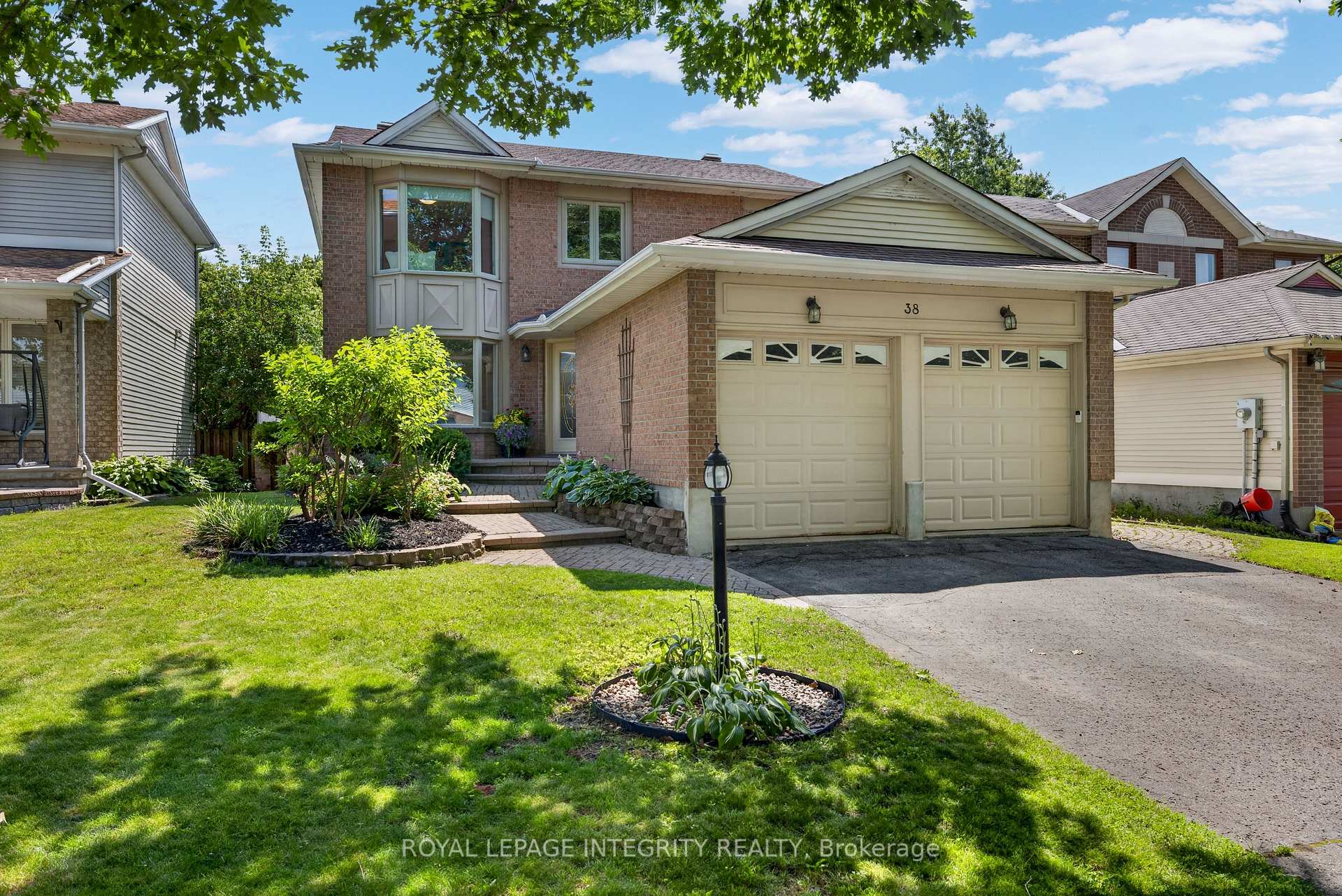 Photo 2 of 38 Pebble Creek Crescent, Ottawa, Kanata - Emerald Meadows/Trailwest — HOMEH