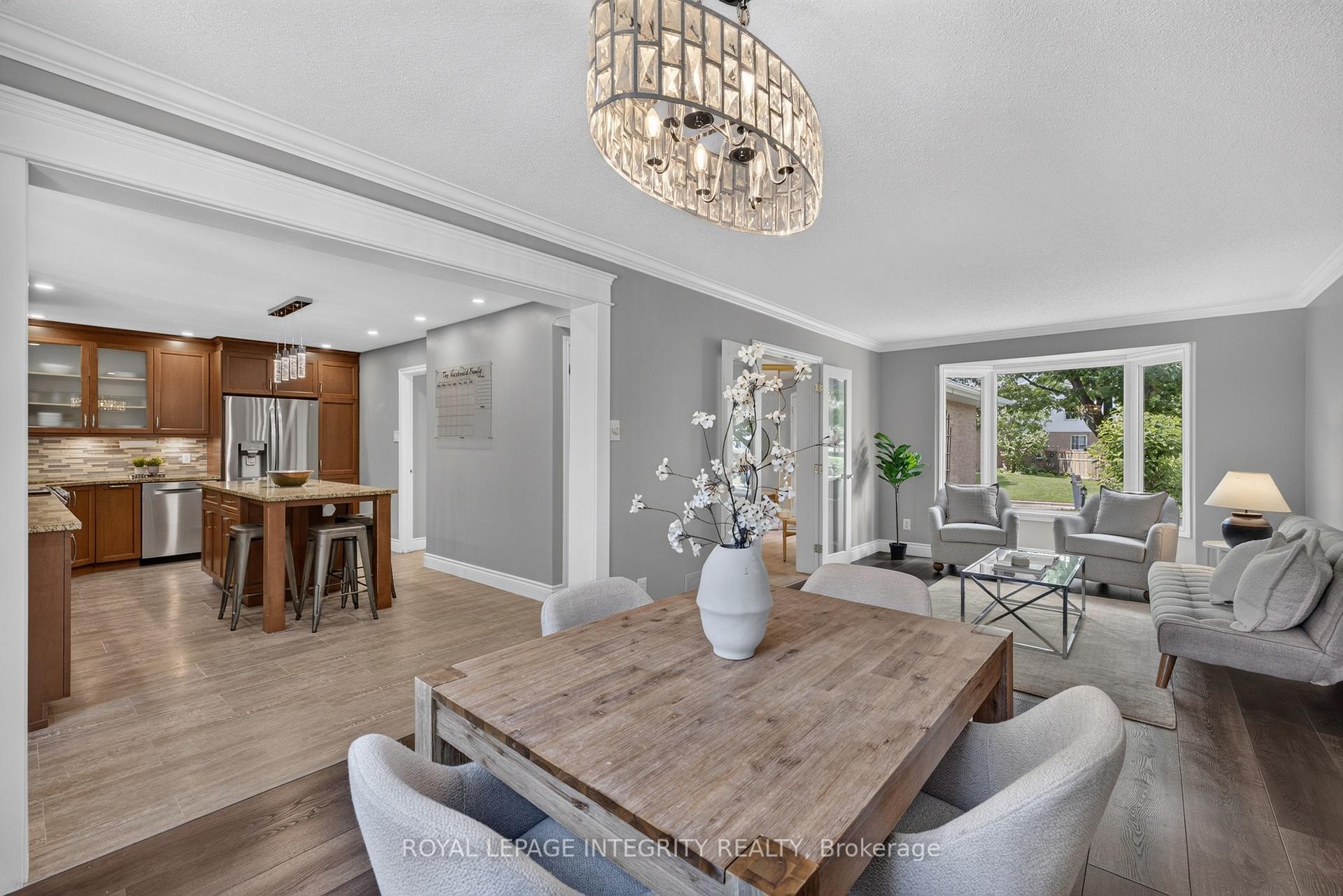 Photo 11 of 38 Pebble Creek Crescent, Ottawa, Kanata - Emerald Meadows/Trailwest — HOMEH