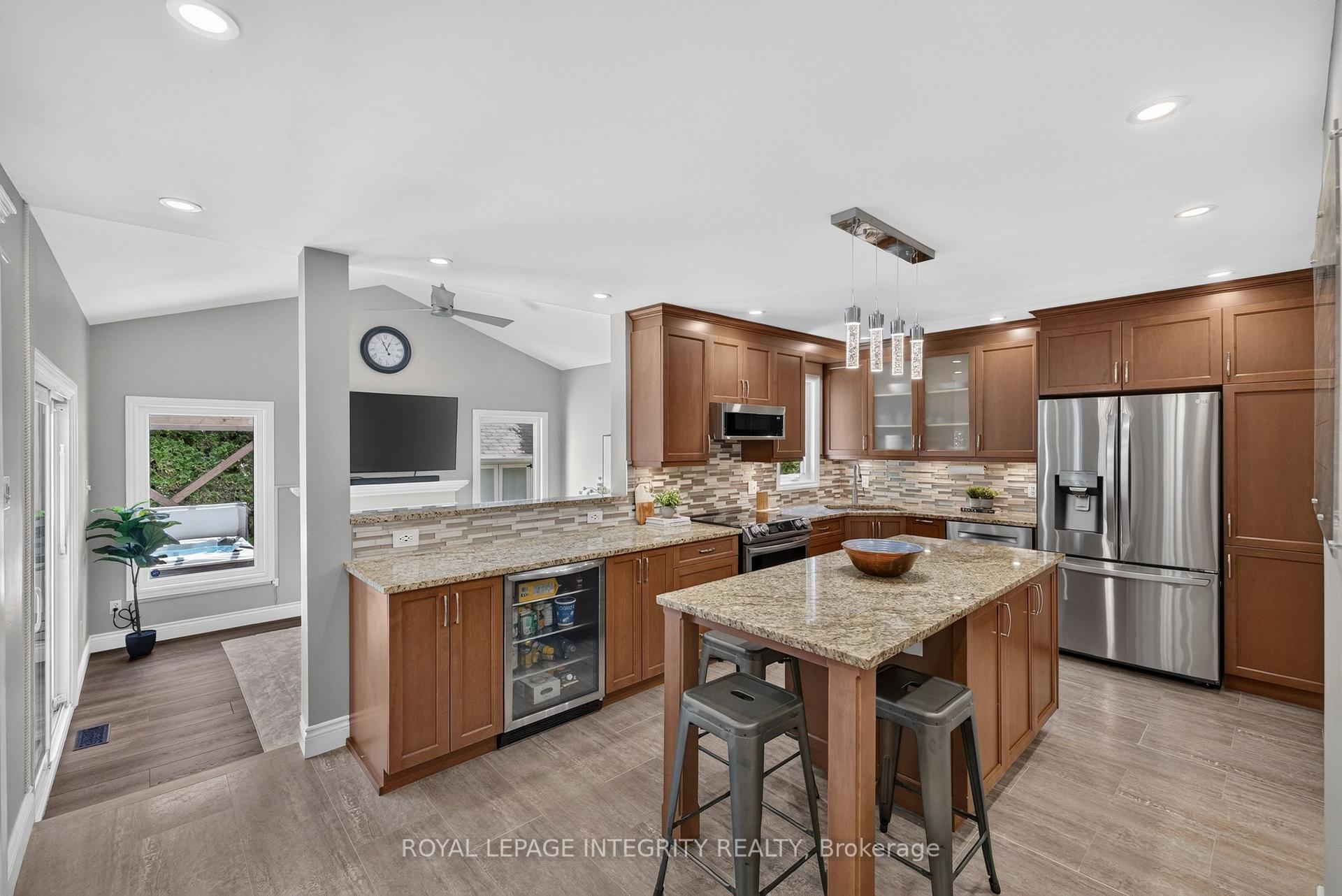 Photo 12 of 38 Pebble Creek Crescent, Ottawa, Kanata - Emerald Meadows/Trailwest — HOMEH