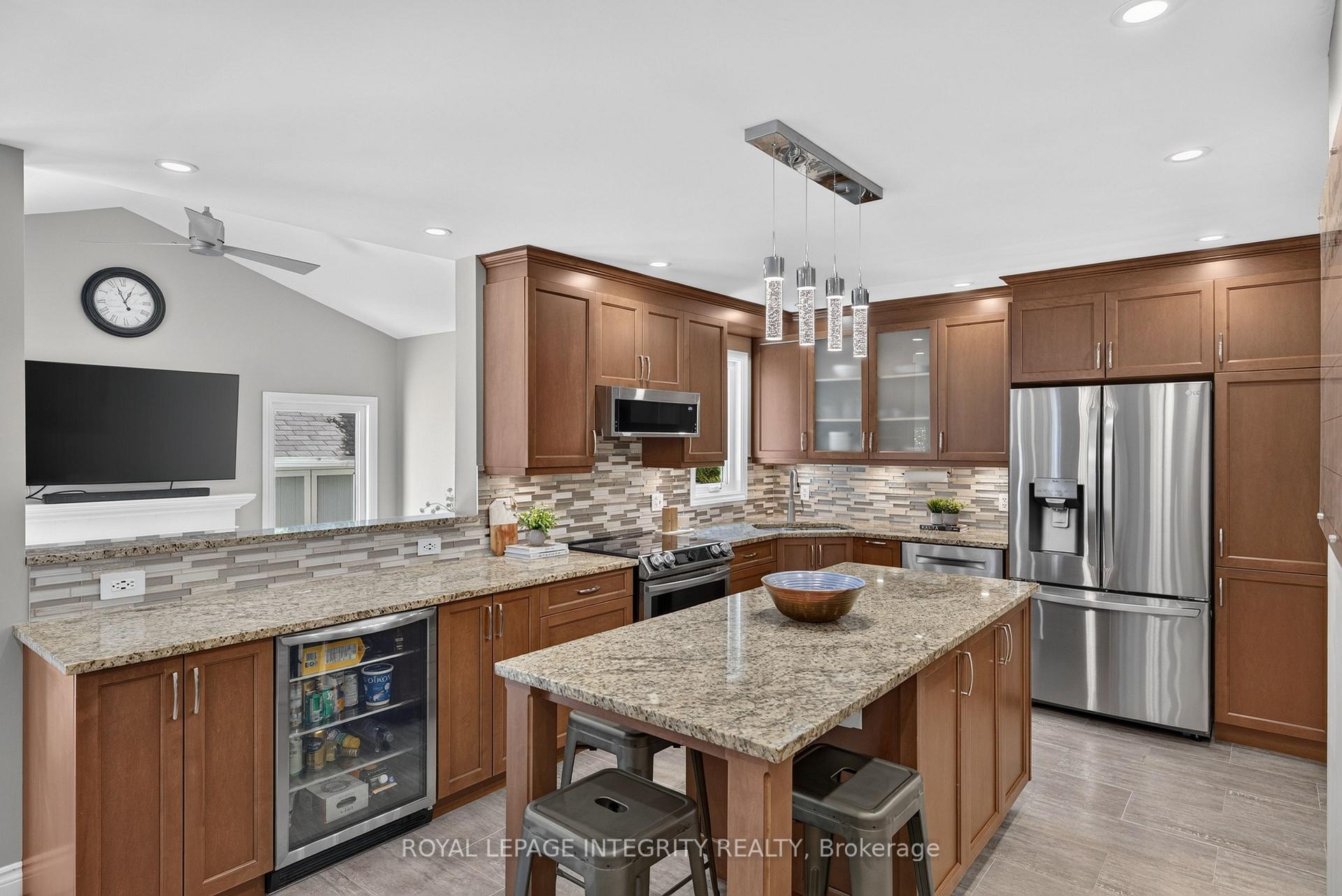 Photo 13 of 38 Pebble Creek Crescent, Ottawa, Kanata - Emerald Meadows/Trailwest — HOMEH