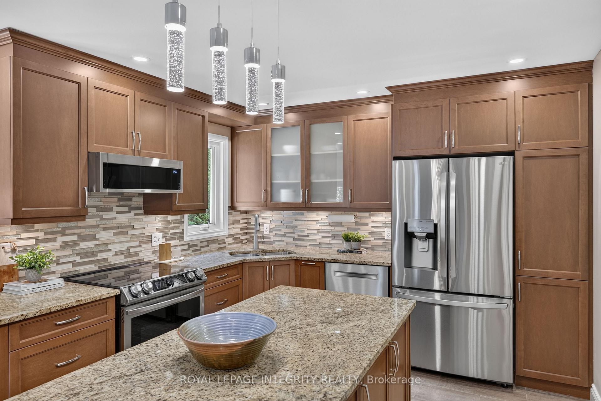 Photo 14 of 38 Pebble Creek Crescent, Ottawa, Kanata - Emerald Meadows/Trailwest — HOMEH