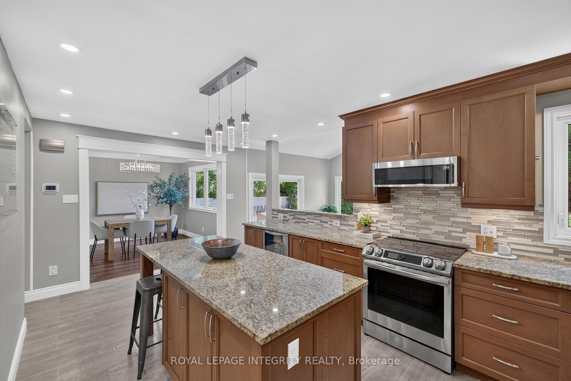 Photo 17 of 38 Pebble Creek Crescent, Ottawa, Kanata - Emerald Meadows/Trailwest — HOMEH
