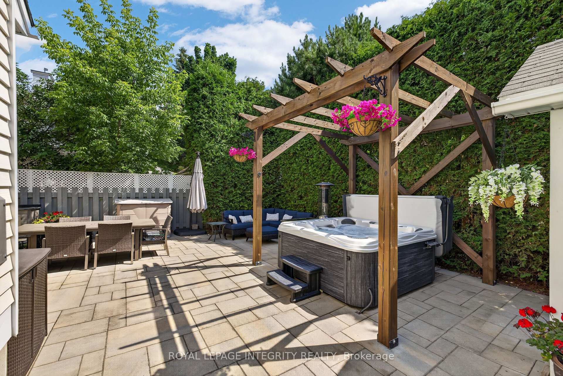 Photo 42 of 38 Pebble Creek Crescent, Ottawa, Kanata - Emerald Meadows/Trailwest — HOMEH