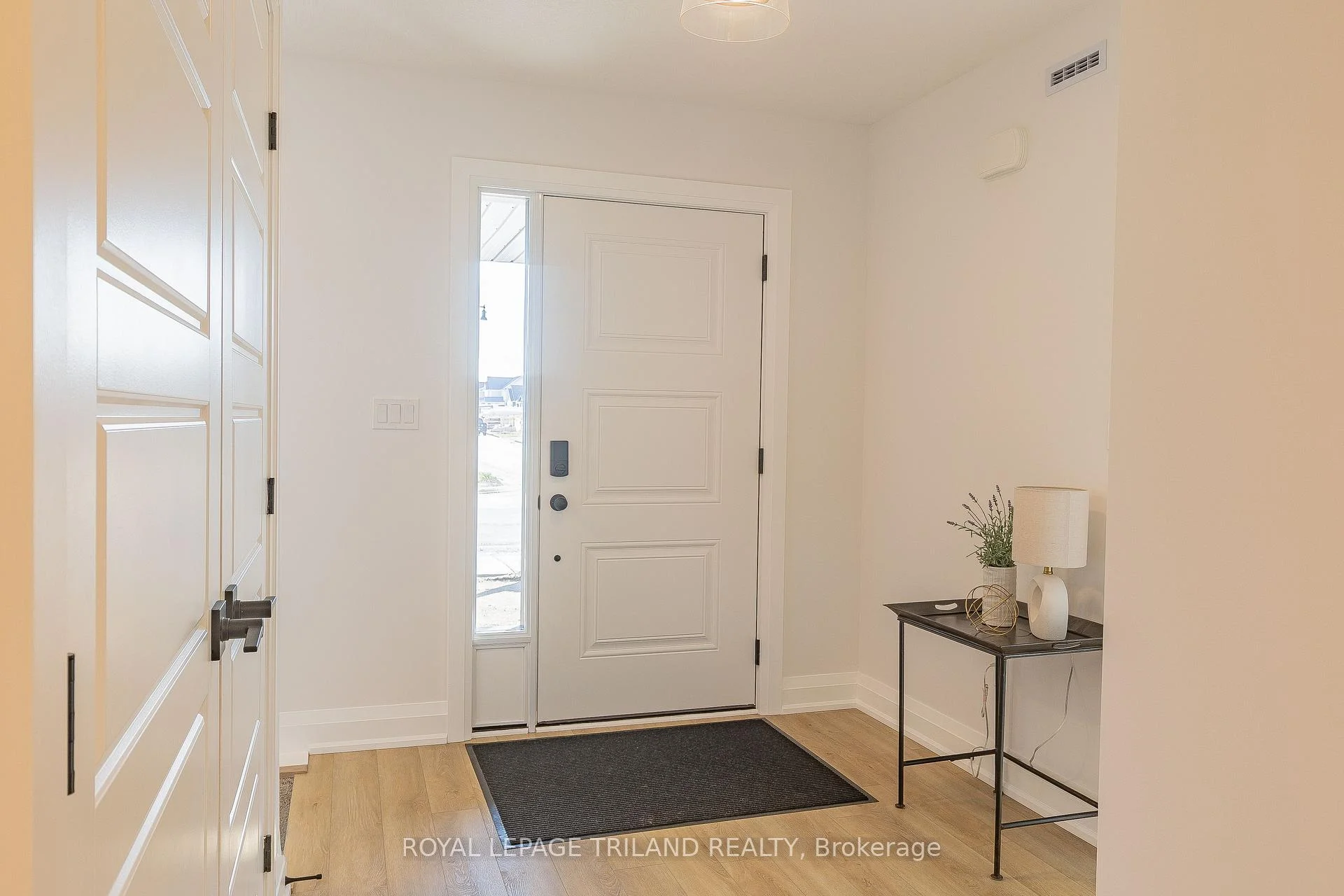 Photo 8 of 138 Benjamin Parkway, St. Thomas — HOMEH