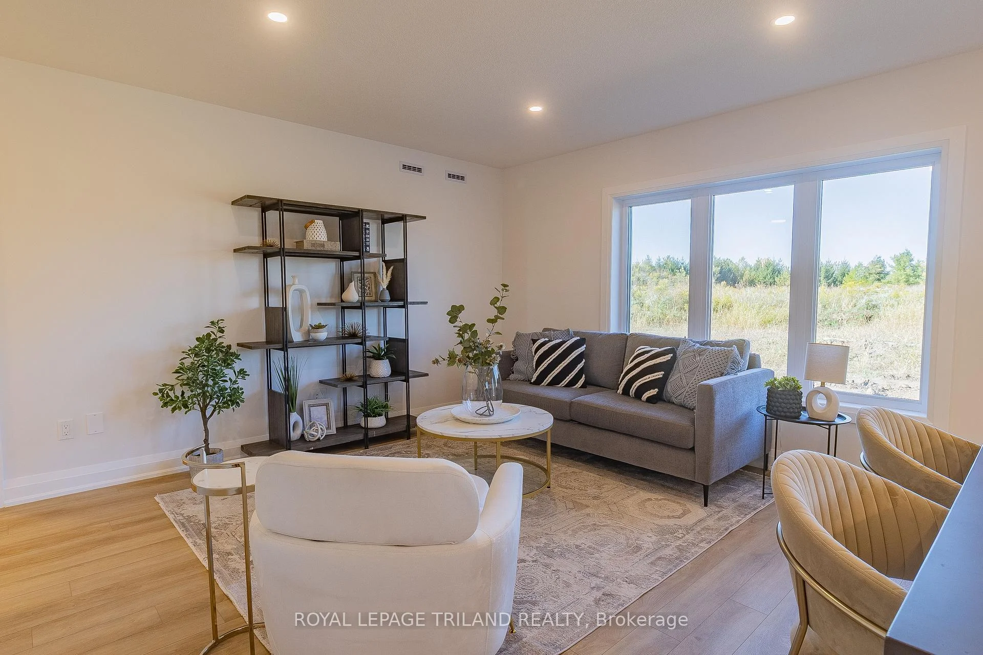 Photo 14 of 138 Benjamin Parkway, St. Thomas — HOMEH