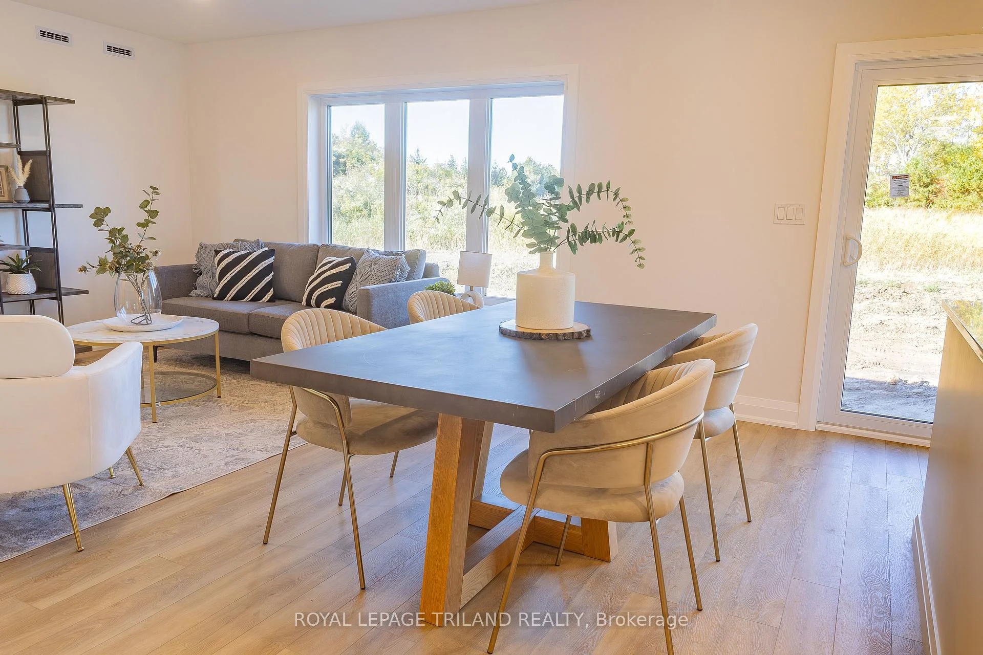 Photo 15 of 138 Benjamin Parkway, St. Thomas — HOMEH