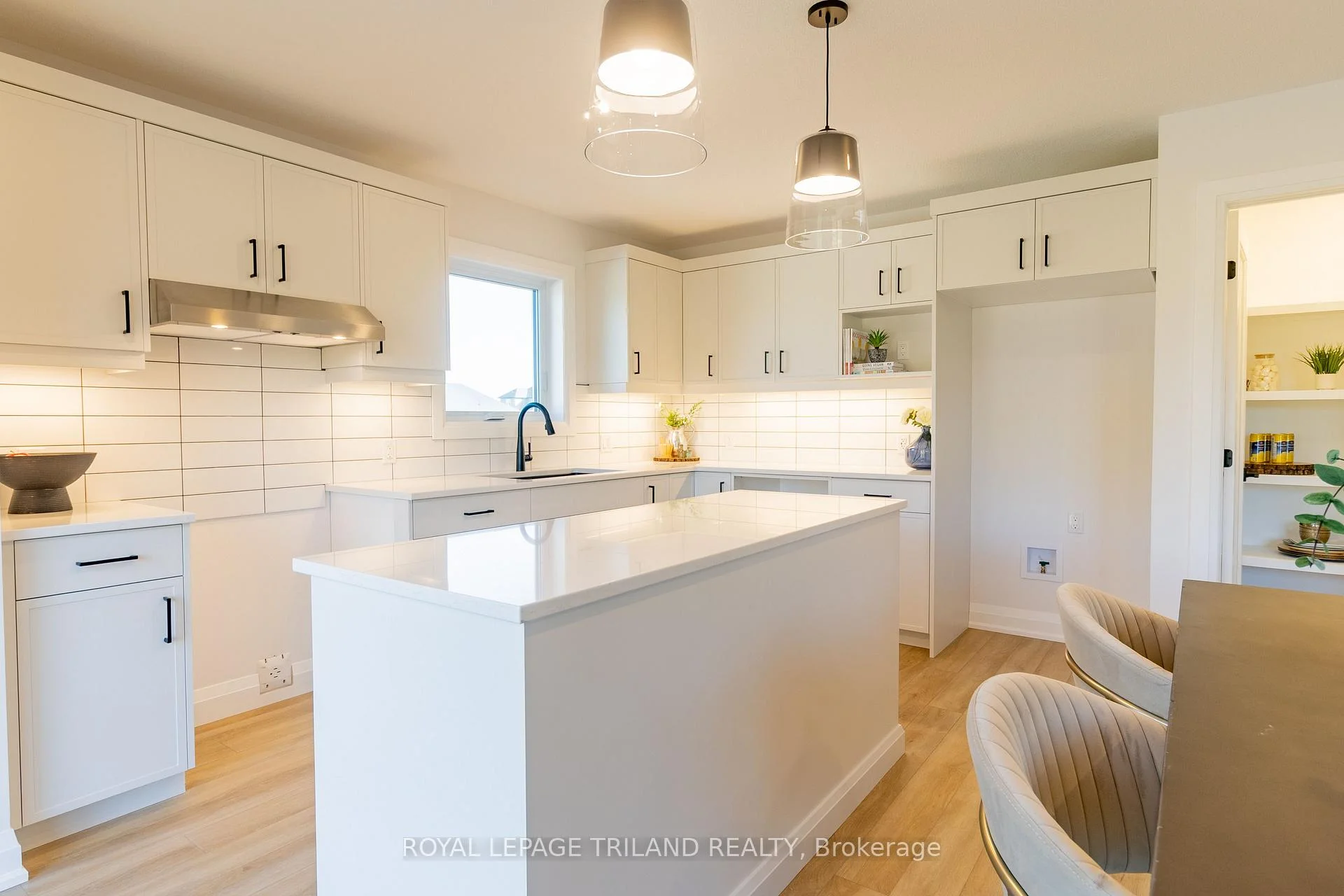 Photo 17 of 138 Benjamin Parkway, St. Thomas — HOMEH