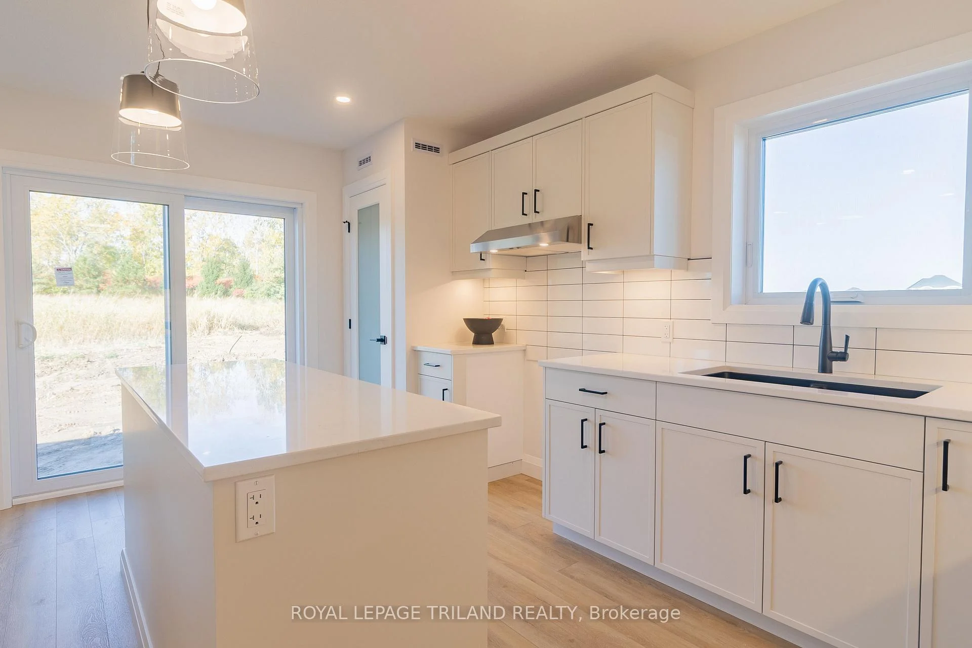 Photo 18 of 138 Benjamin Parkway, St. Thomas — HOMEH