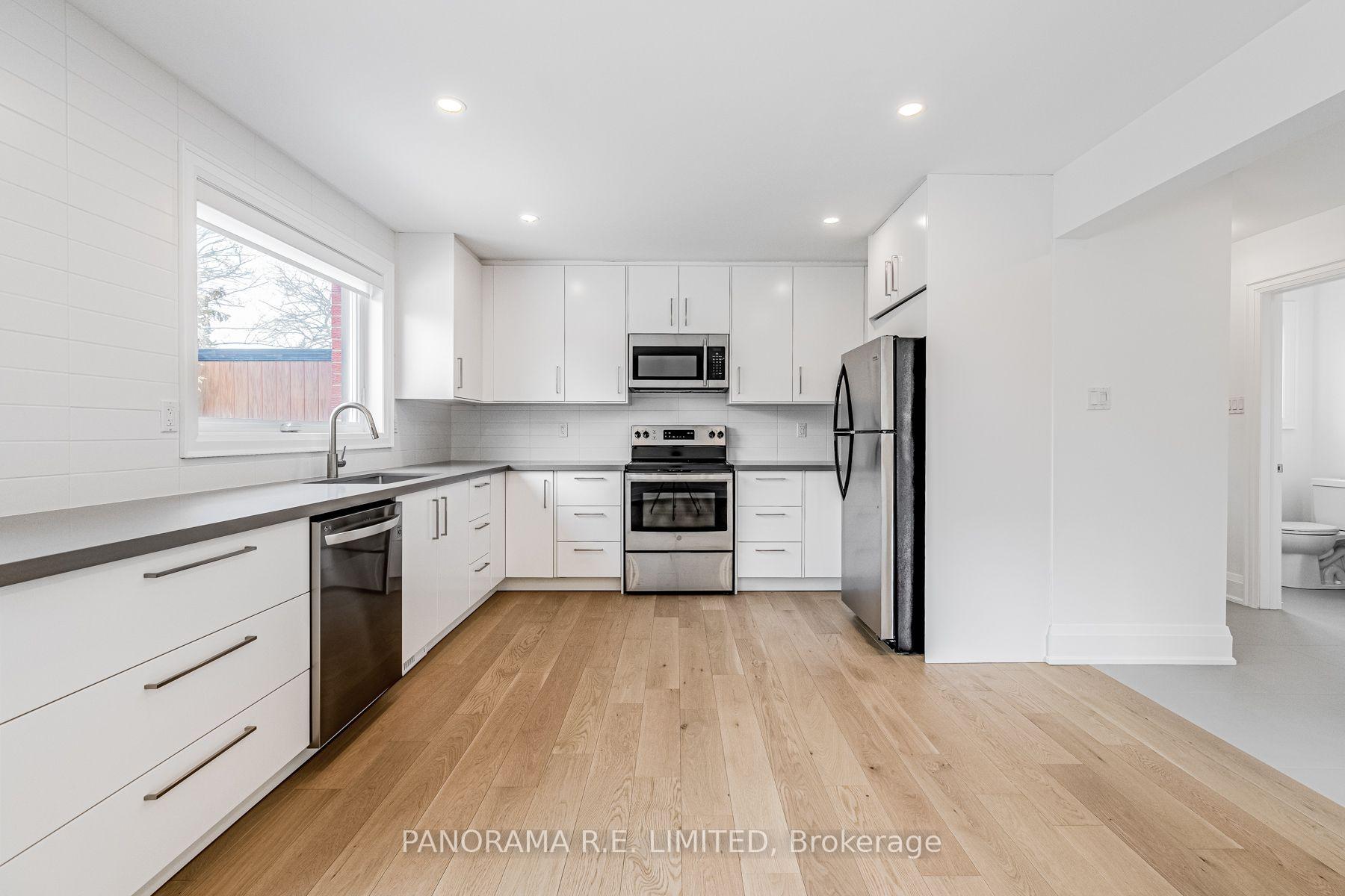 Photo 3 of Unit Lower, 674 Netherton Crescent, Mississauga, Applewood — HOMEH