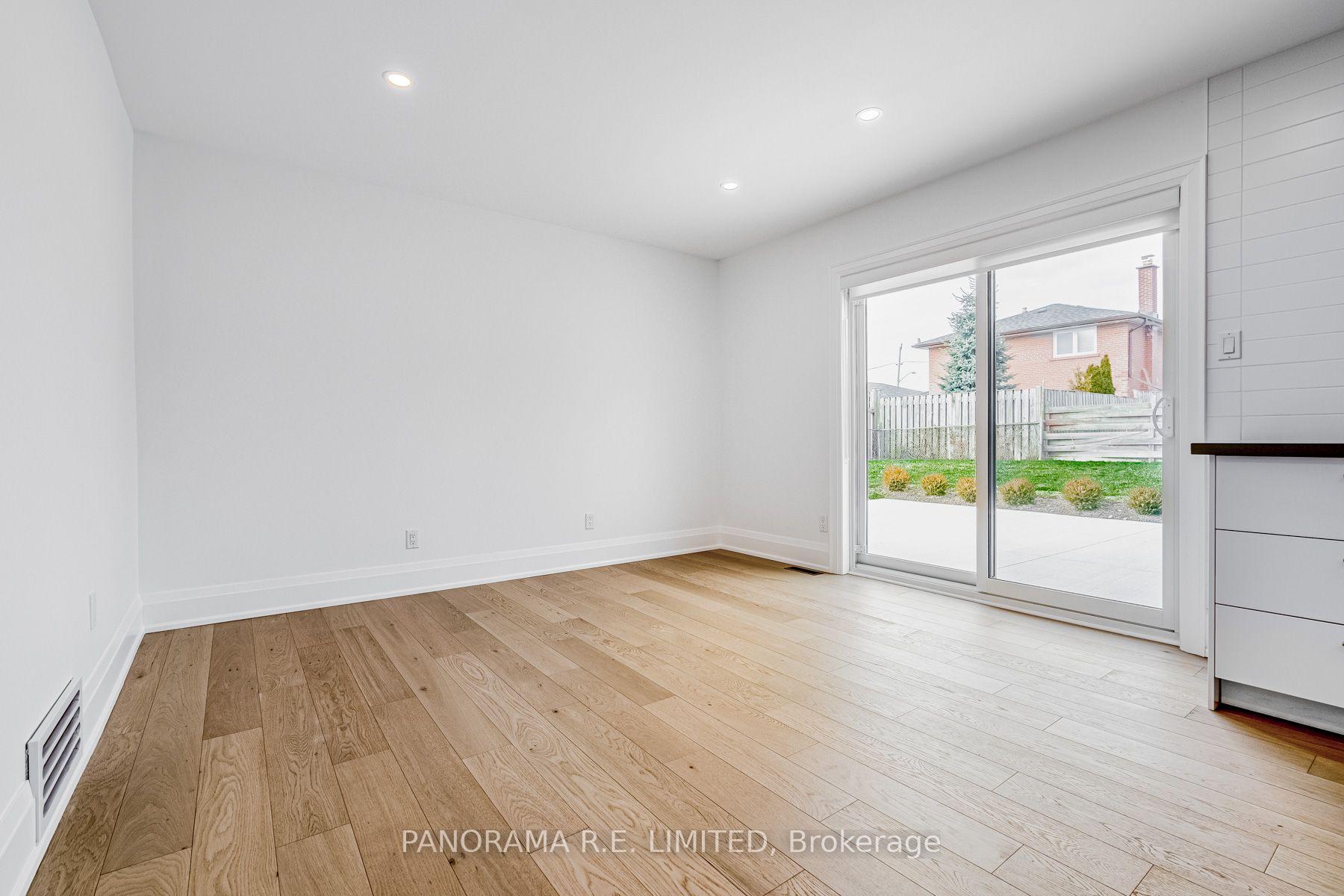 Photo 4 of Unit Lower, 674 Netherton Crescent, Mississauga, Applewood — HOMEH