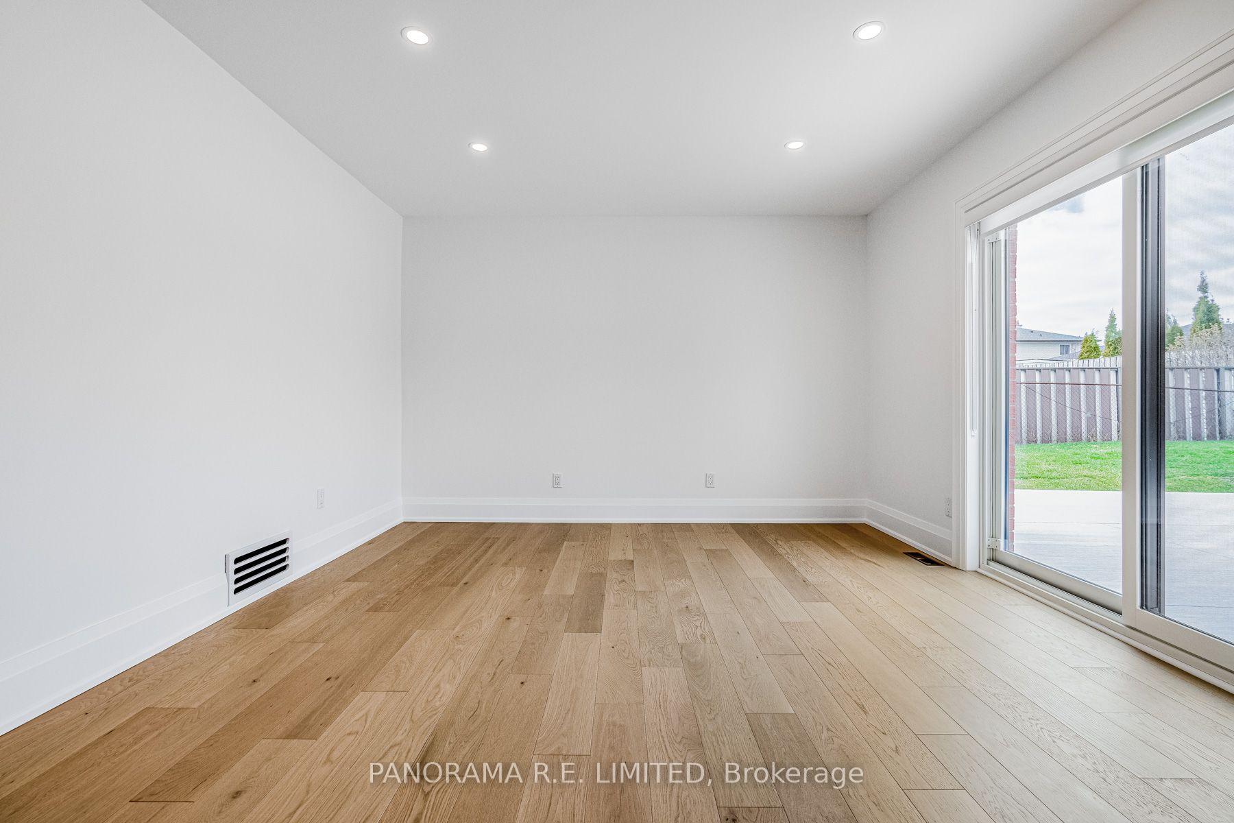 Photo 5 of Unit Lower, 674 Netherton Crescent, Mississauga, Applewood — HOMEH