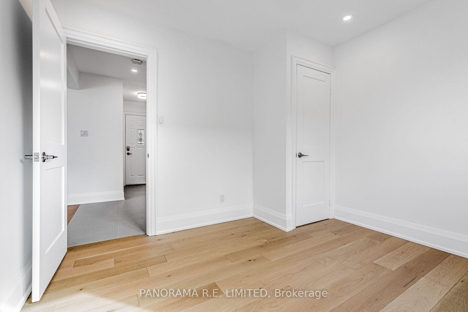 Photo 6 of Unit Lower, 674 Netherton Crescent, Mississauga, Applewood — HOMEH