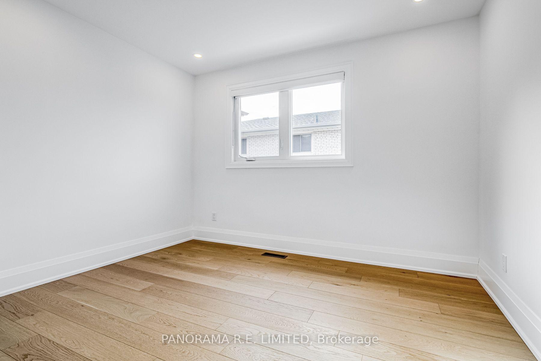 Photo 7 of Unit Lower, 674 Netherton Crescent, Mississauga, Applewood — HOMEH