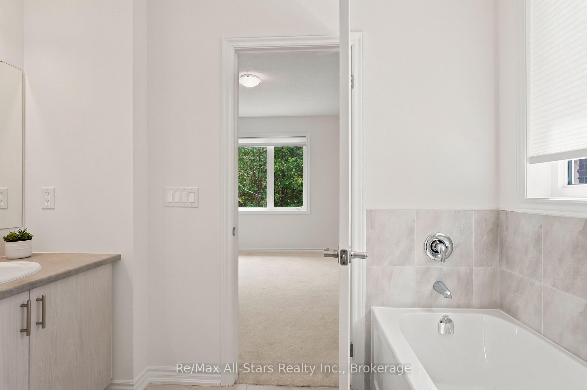 Photo 18 of 67 Hillcroft Way, Kawartha Lakes, Bobcaygeon — HOMEH