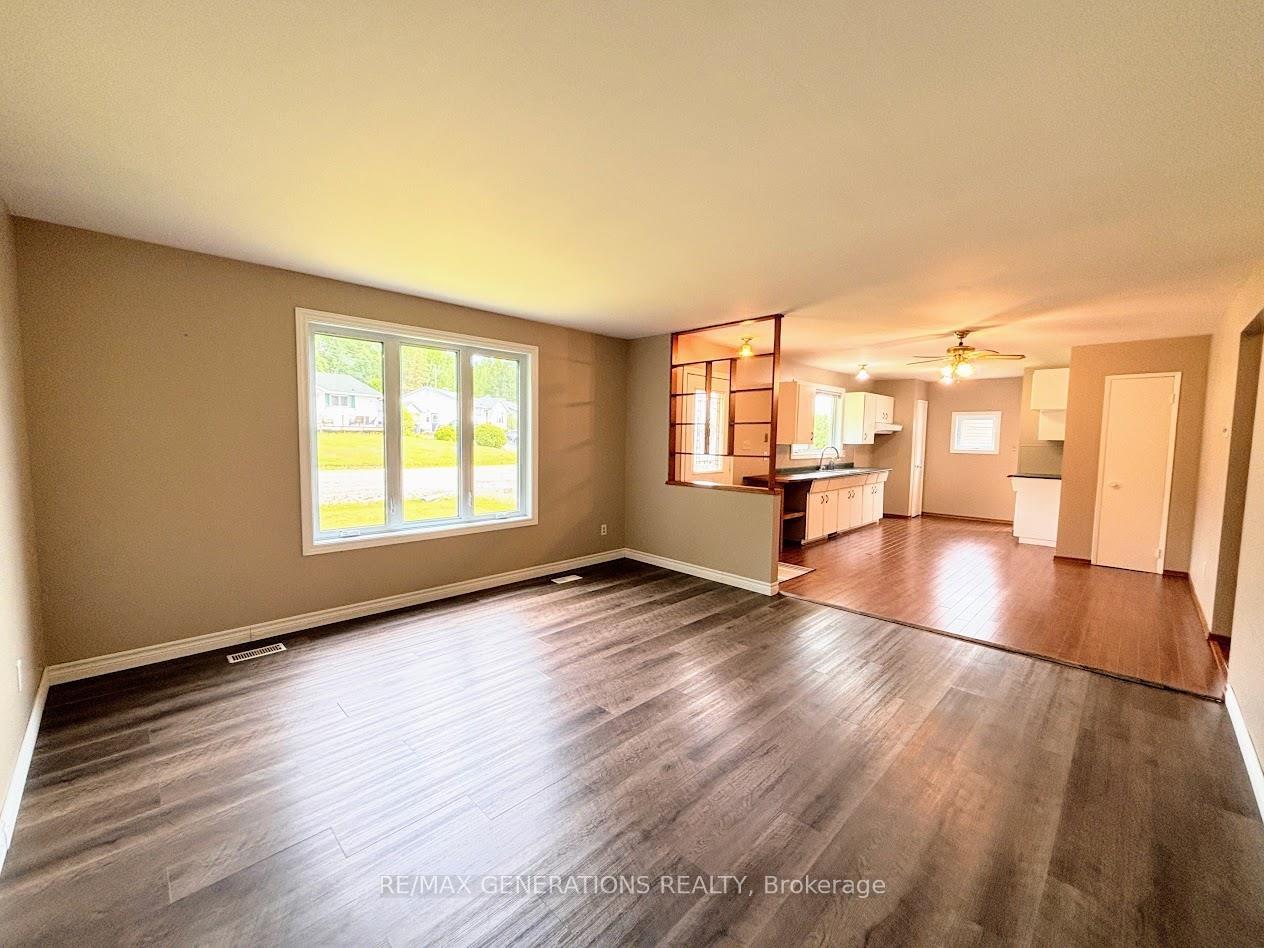 Photo 4 of 62 Redwing Avenue, Manitouwadge, TB-73 — HOMEH