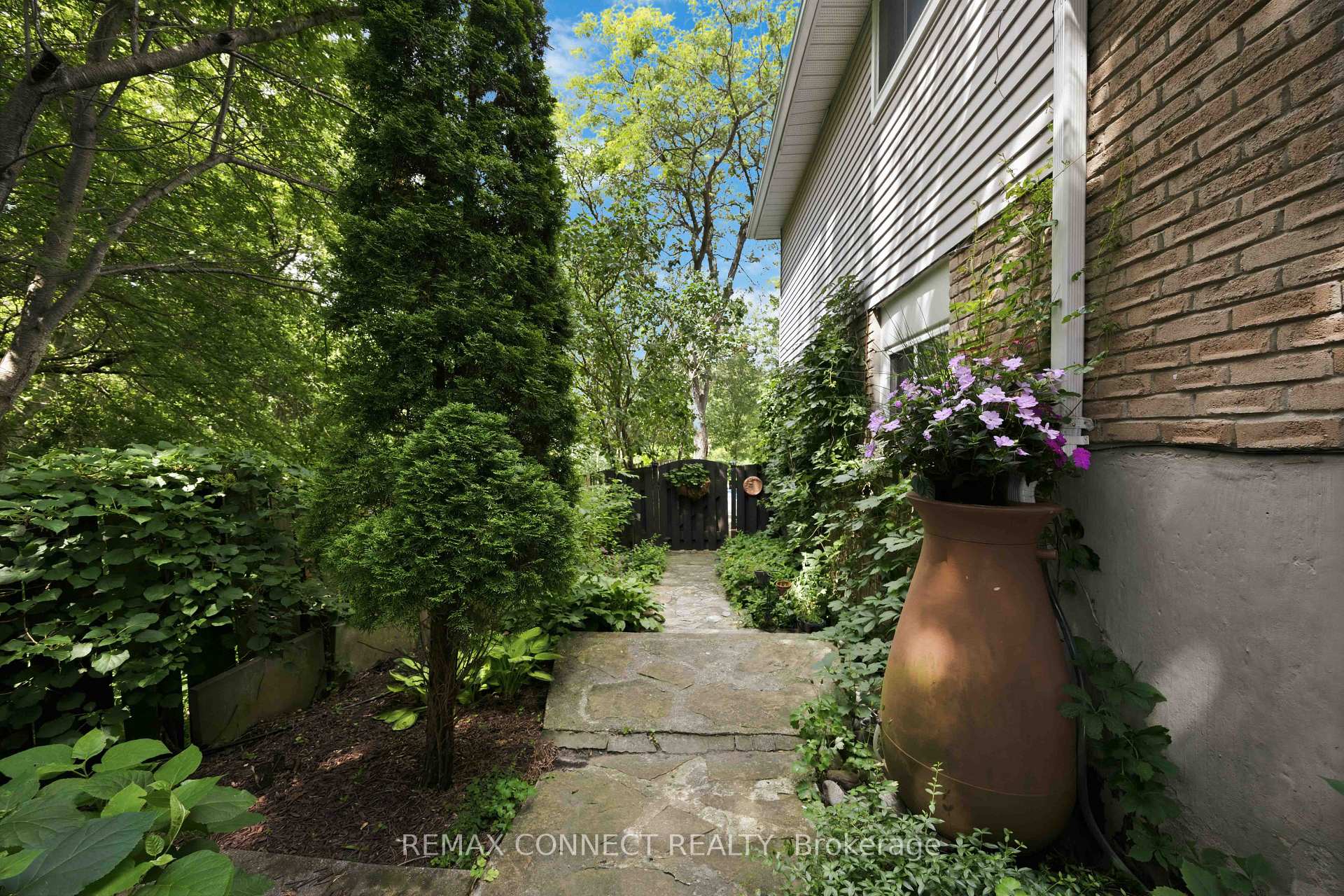Photo 24 of 150 Pringle Drive, Whitby, Pringle Creek — HOMEH