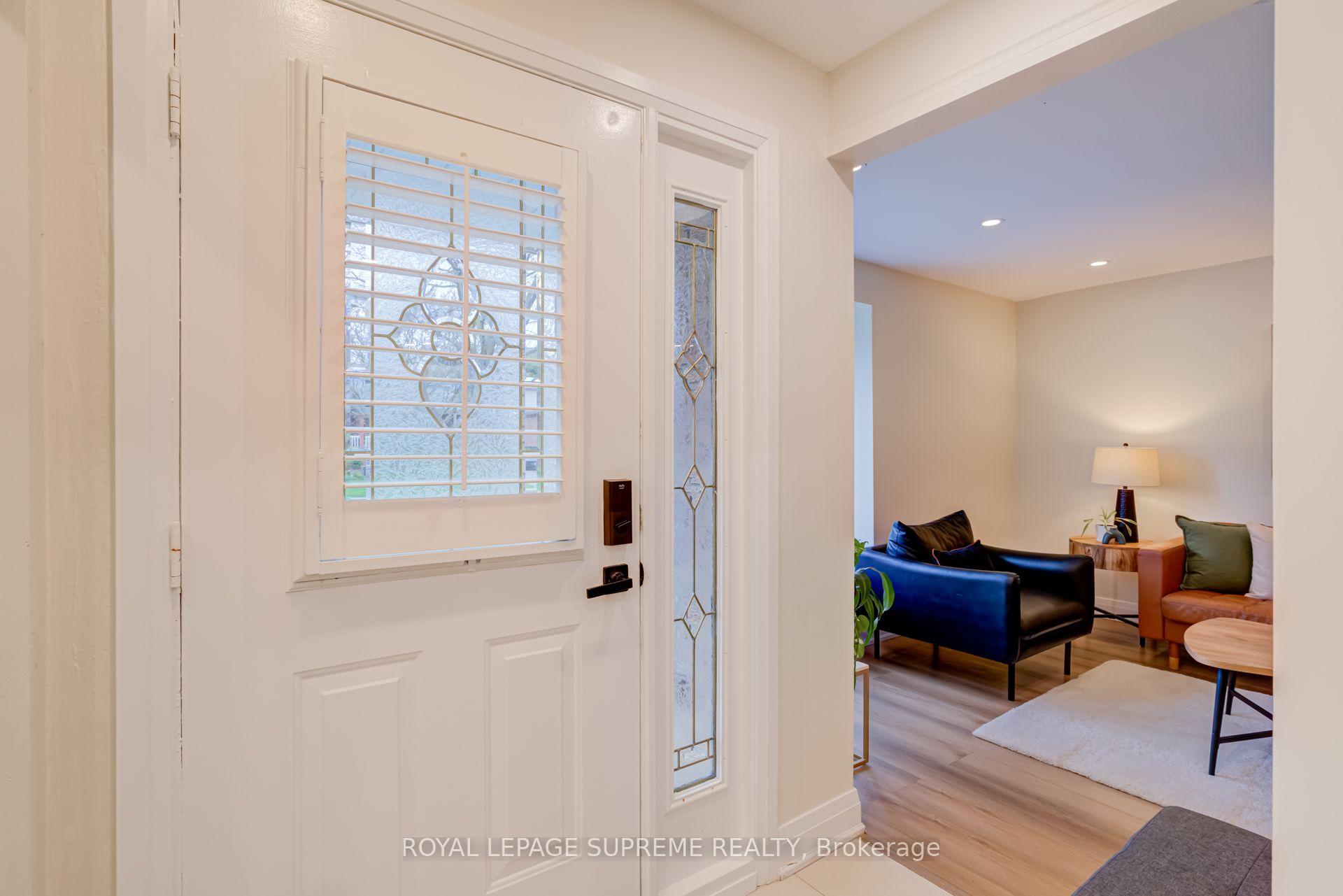 Photo 2 of 143 Voltarie Crescent, Mississauga, Mississauga Valleys — HOMEH