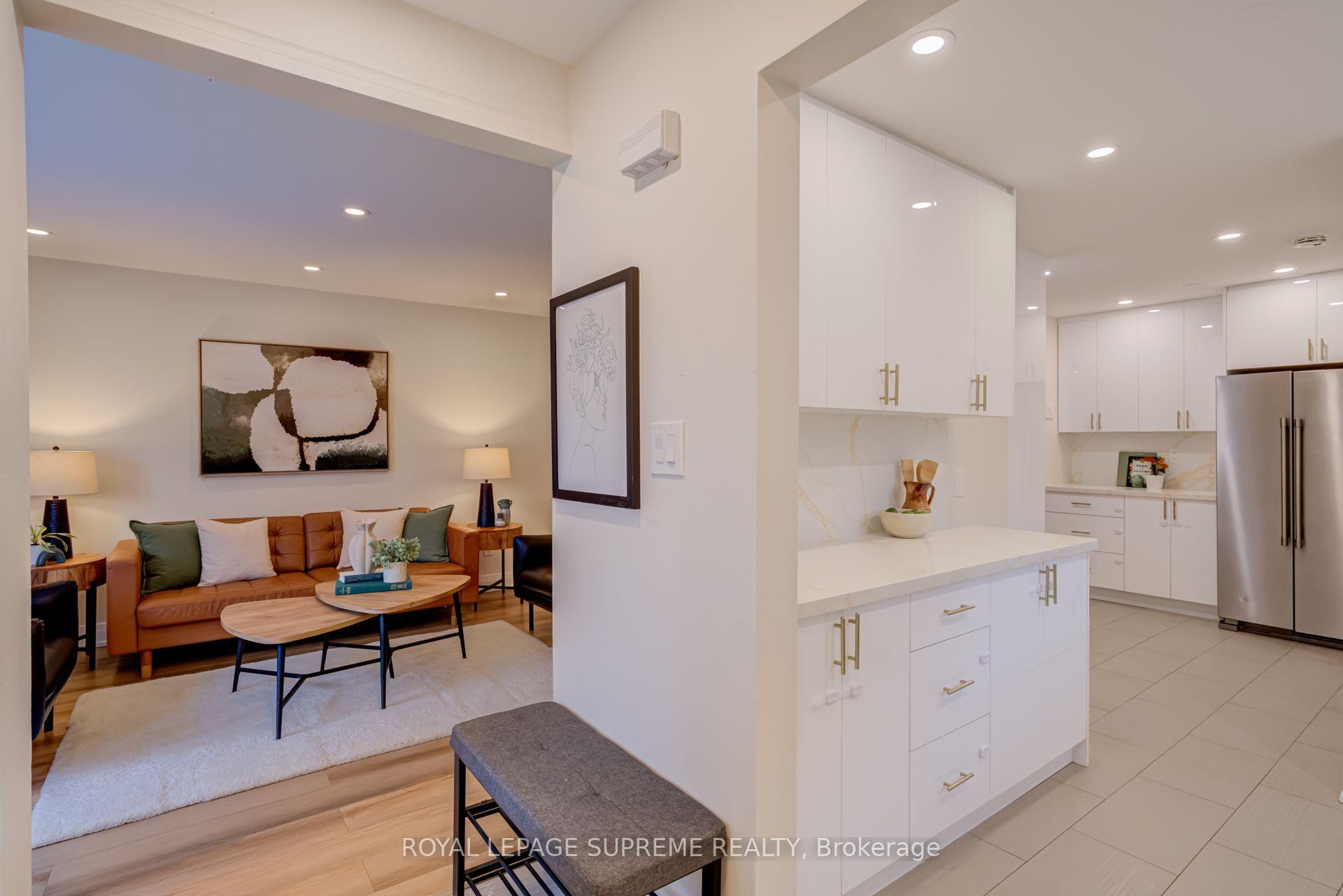 Photo 3 of 143 Voltarie Crescent, Mississauga, Mississauga Valleys — HOMEH