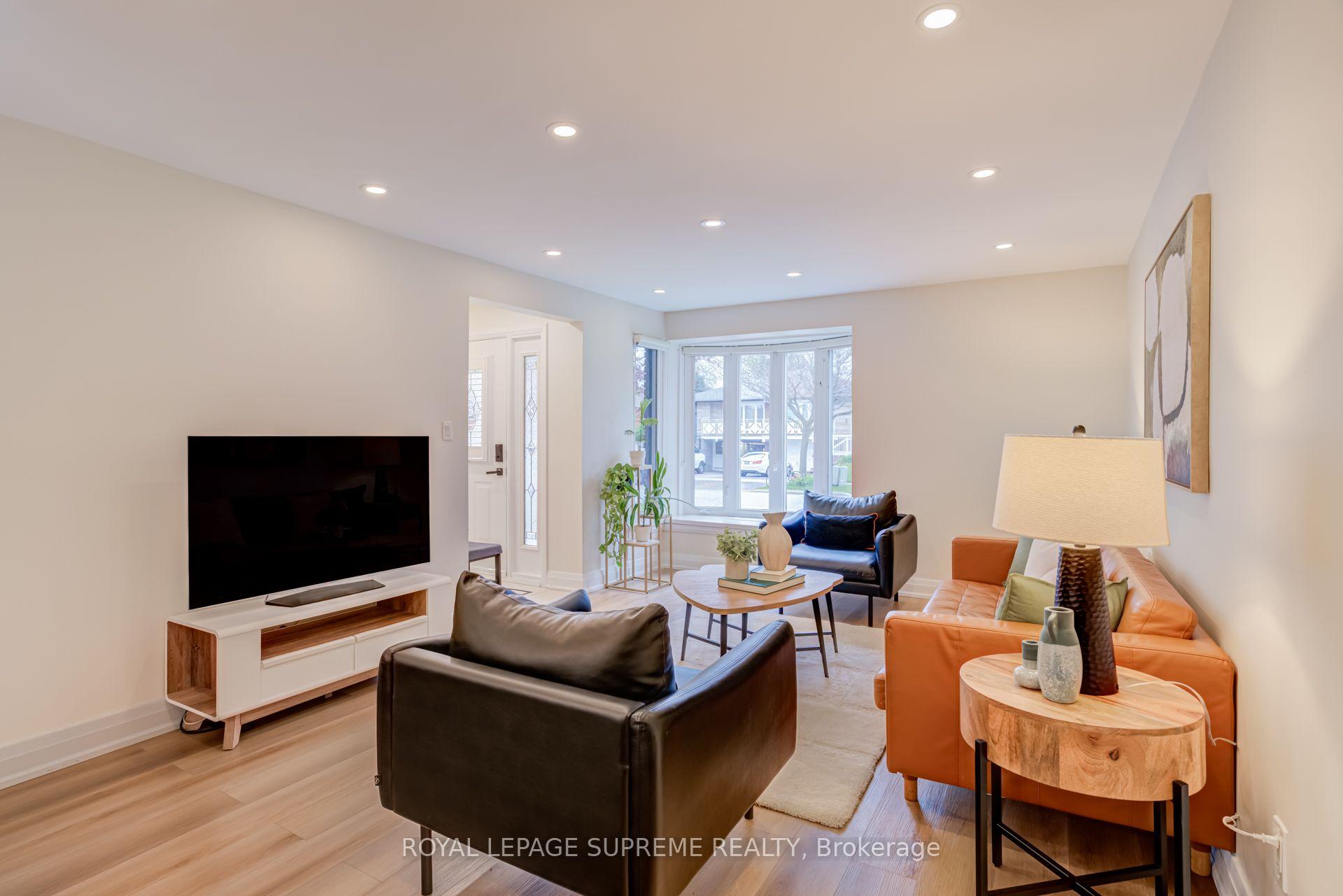 Photo 6 of 143 Voltarie Crescent, Mississauga, Mississauga Valleys — HOMEH