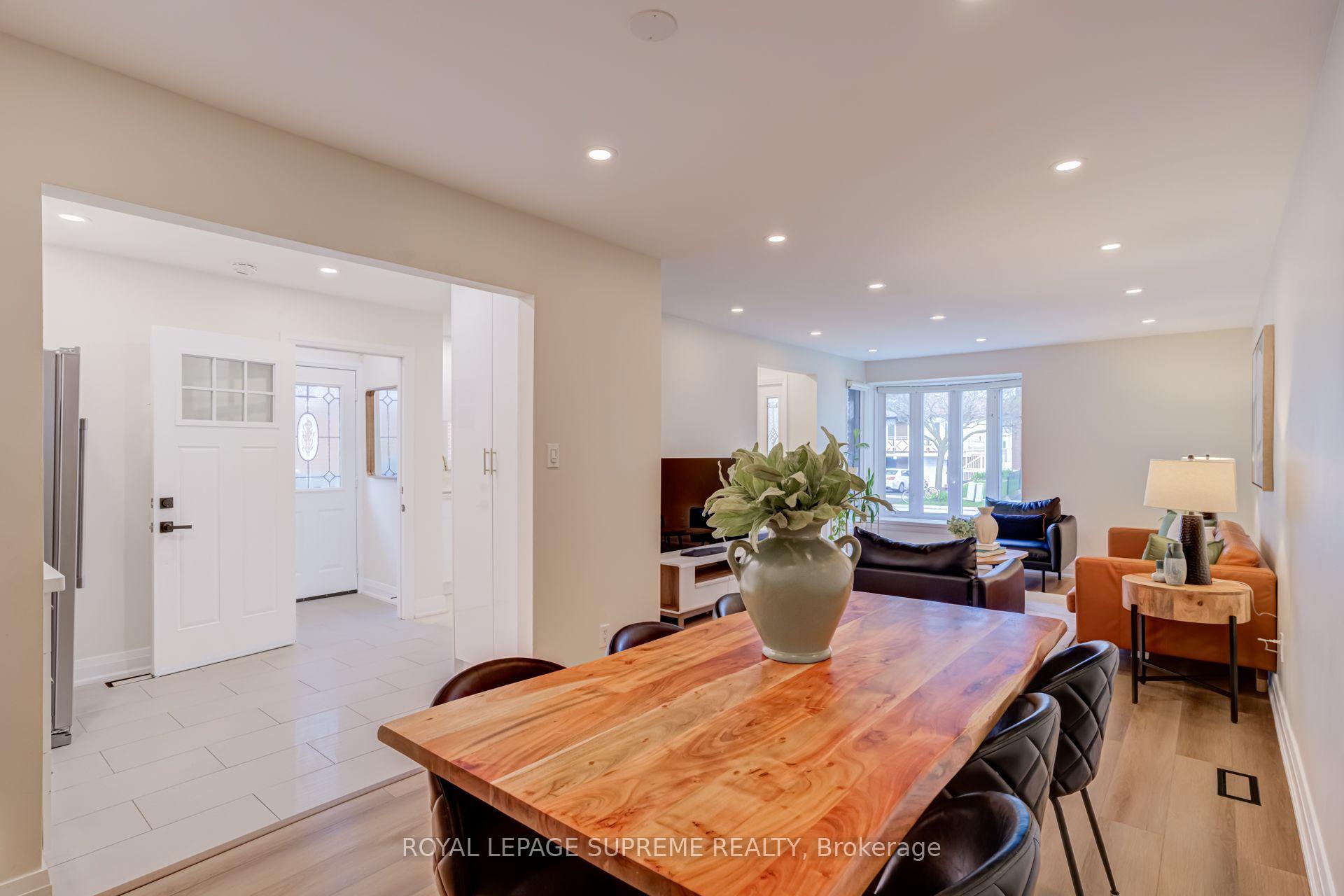Photo 9 of 143 Voltarie Crescent, Mississauga, Mississauga Valleys — HOMEH