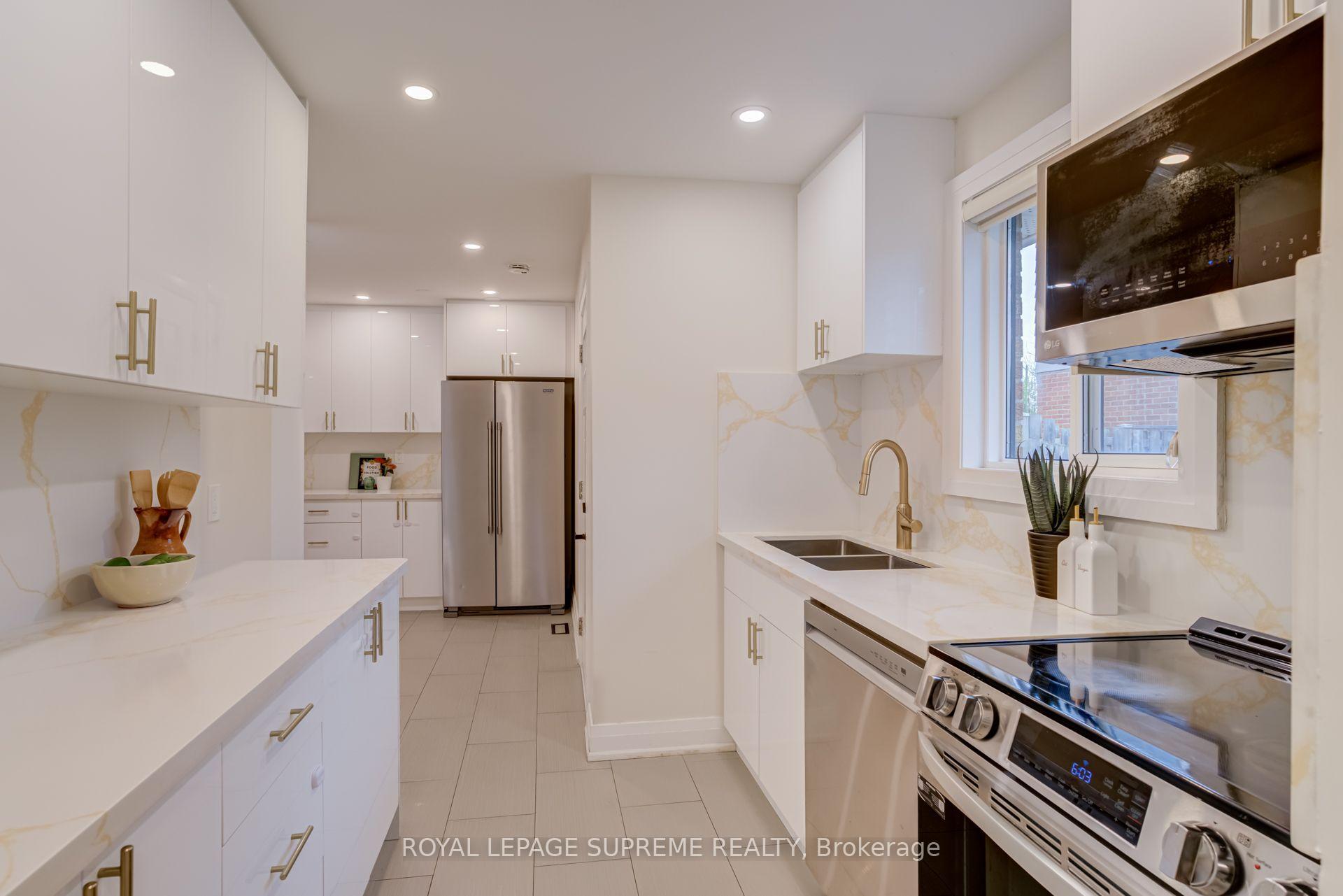 Photo 10 of 143 Voltarie Crescent, Mississauga, Mississauga Valleys — HOMEH