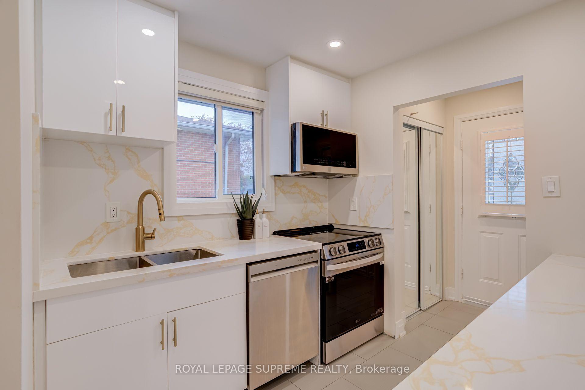 Photo 11 of 143 Voltarie Crescent, Mississauga, Mississauga Valleys — HOMEH