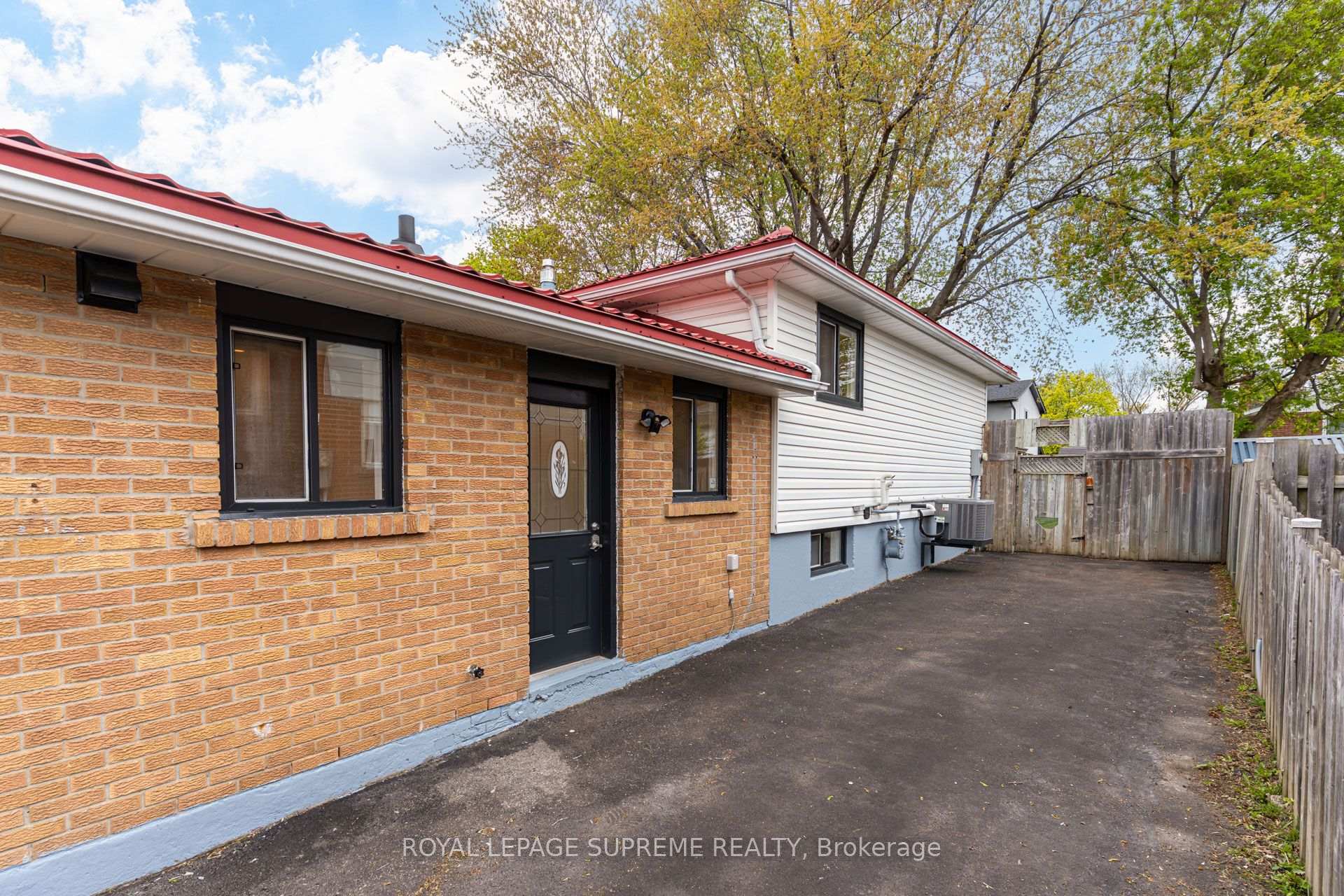 Photo 25 of 143 Voltarie Crescent, Mississauga, Mississauga Valleys — HOMEH