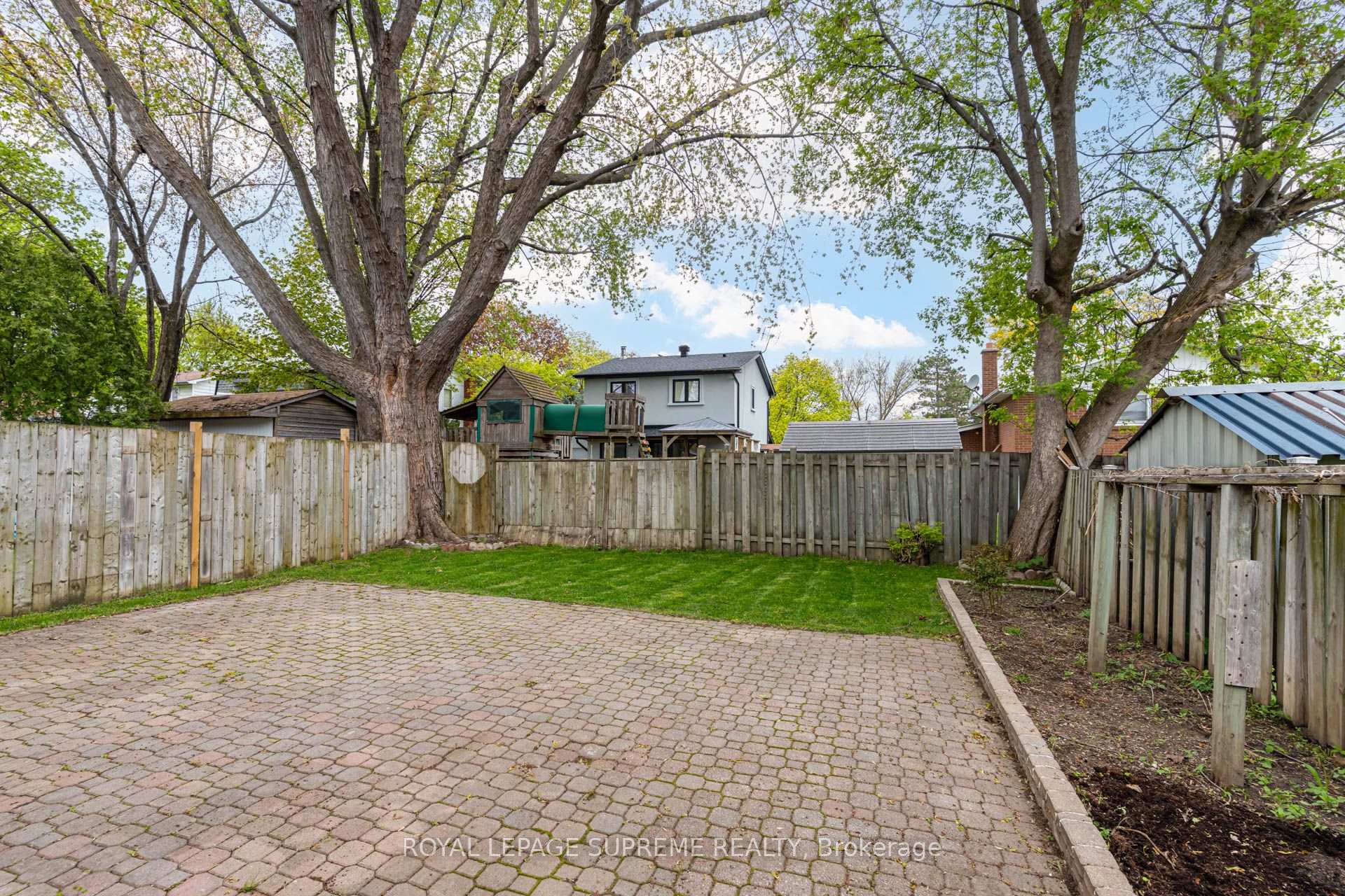 Photo 35 of 143 Voltarie Crescent, Mississauga, Mississauga Valleys — HOMEH