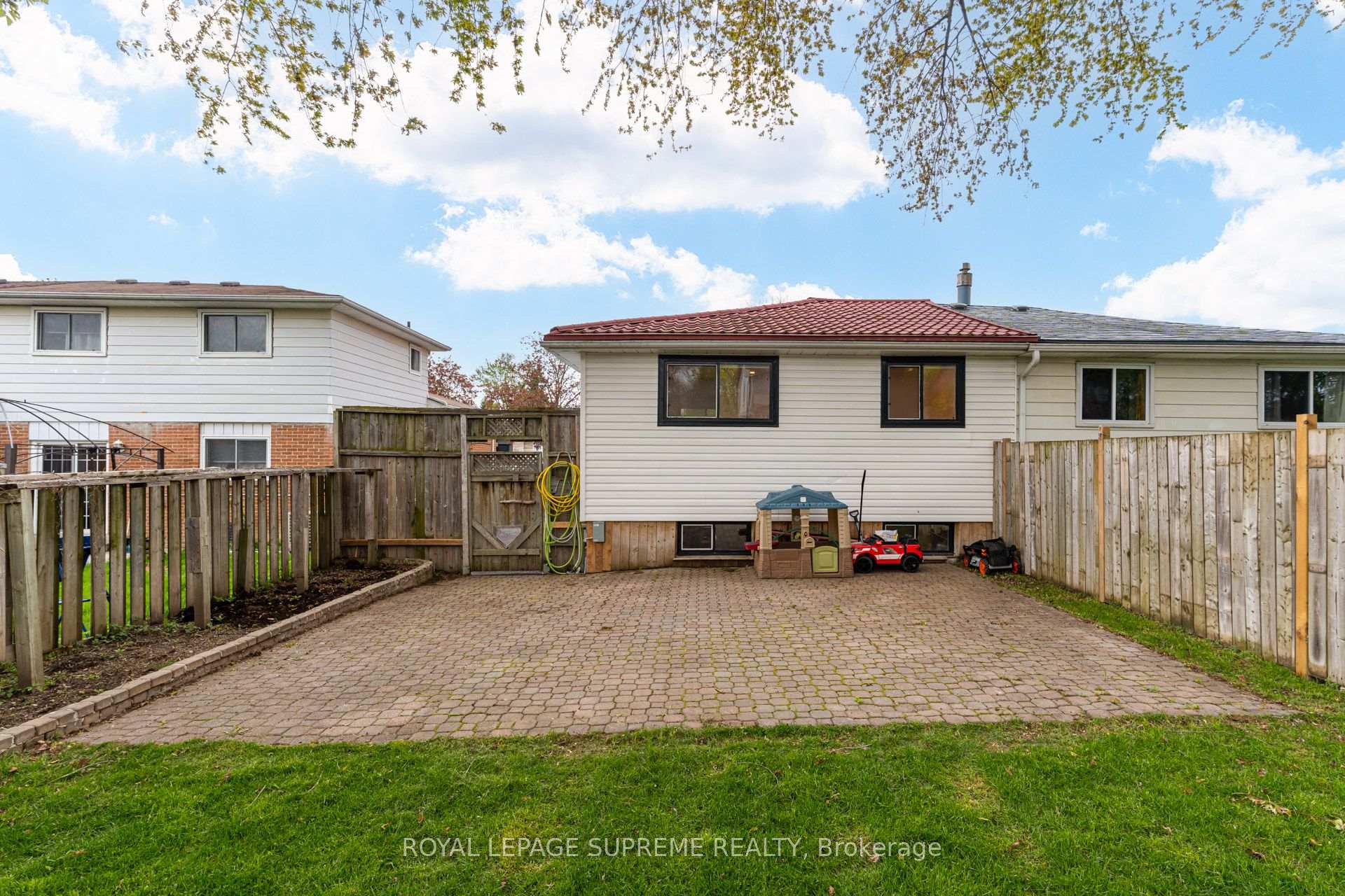 Photo 37 of 143 Voltarie Crescent, Mississauga, Mississauga Valleys — HOMEH