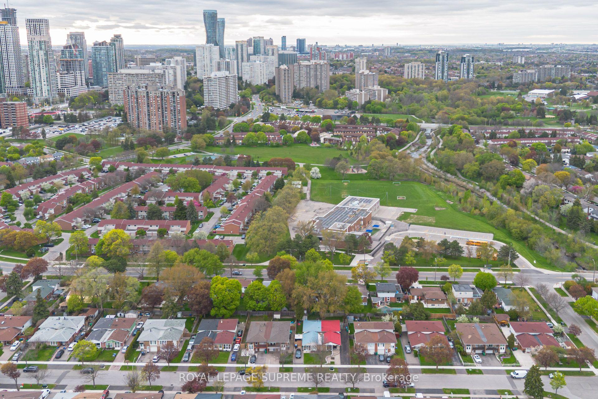 Photo 38 of 143 Voltarie Crescent, Mississauga, Mississauga Valleys — HOMEH