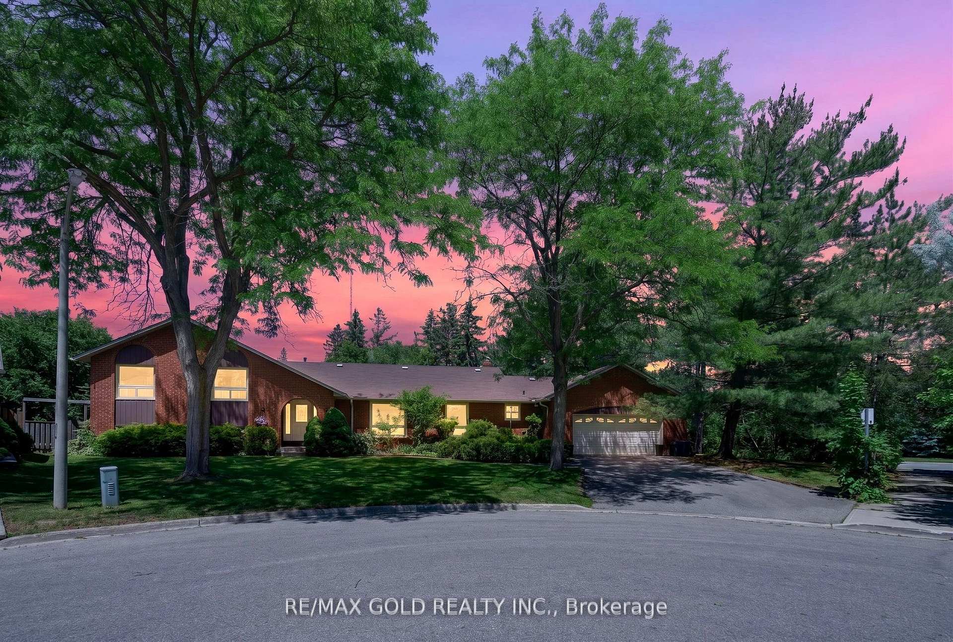 Photo 1 of 14 Cairnmore Court, Brampton, Snelgrove — HOMEH