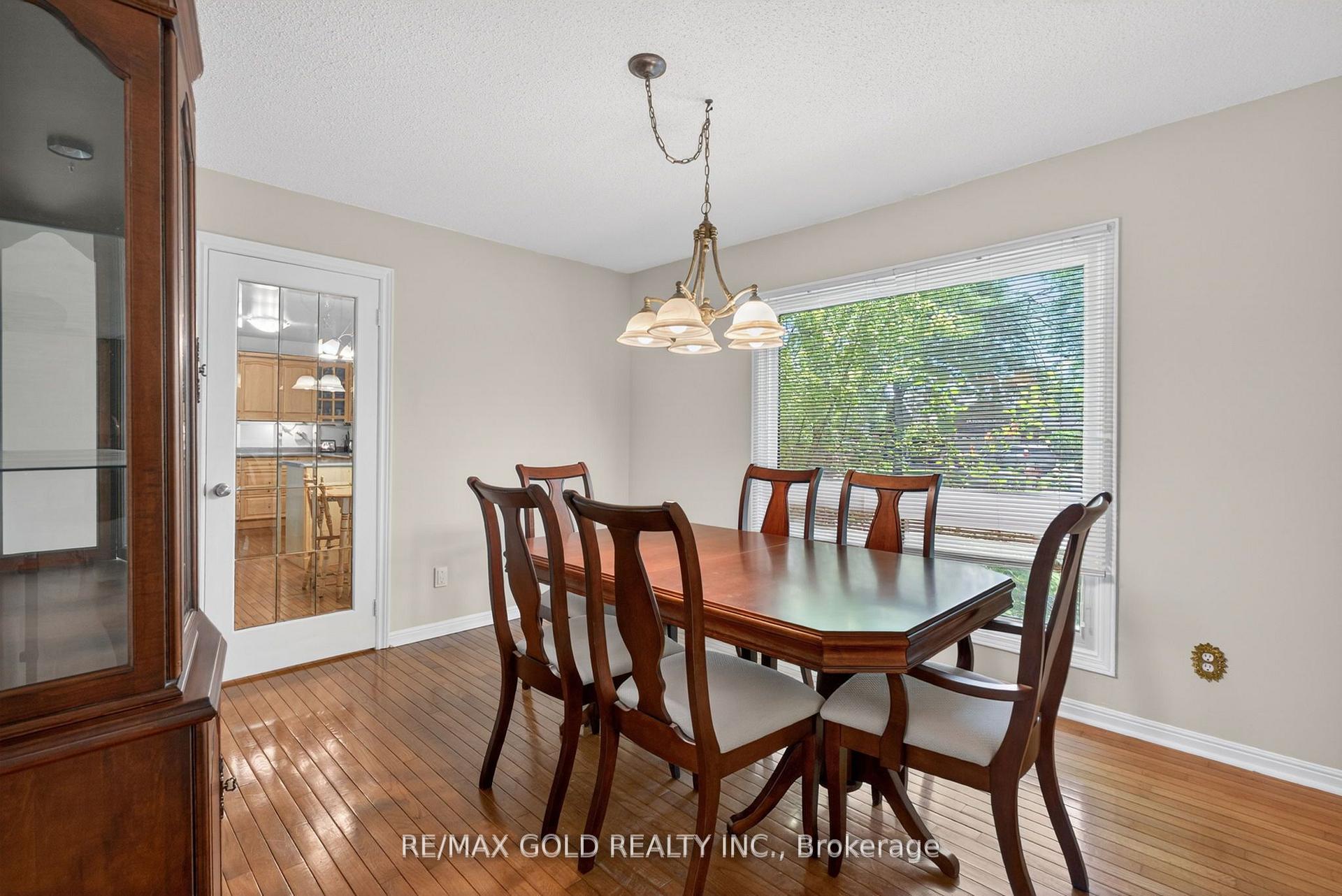 Photo 9 of 14 Cairnmore Court, Brampton, Snelgrove — HOMEH