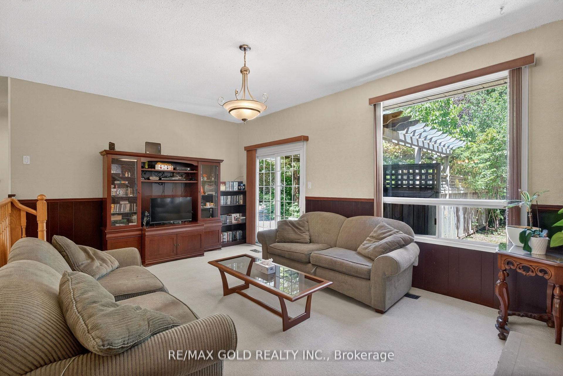 Photo 12 of 14 Cairnmore Court, Brampton, Snelgrove — HOMEH