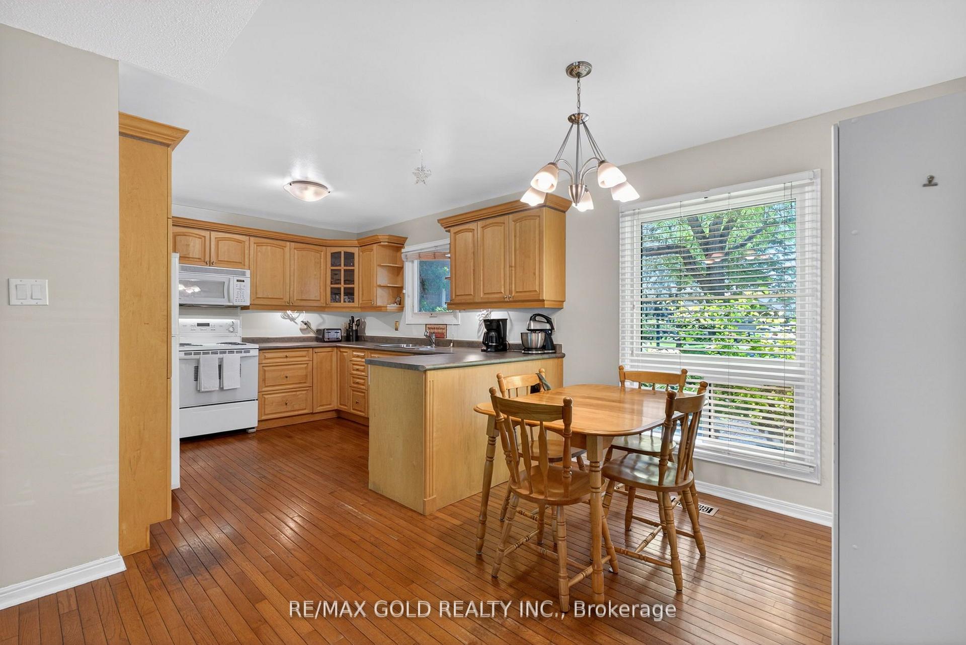 Photo 13 of 14 Cairnmore Court, Brampton, Snelgrove — HOMEH