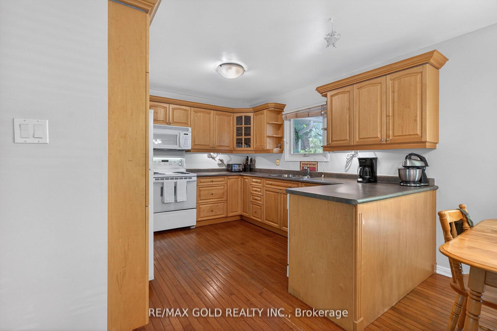 Photo 15 of 14 Cairnmore Court, Brampton, Snelgrove — HOMEH