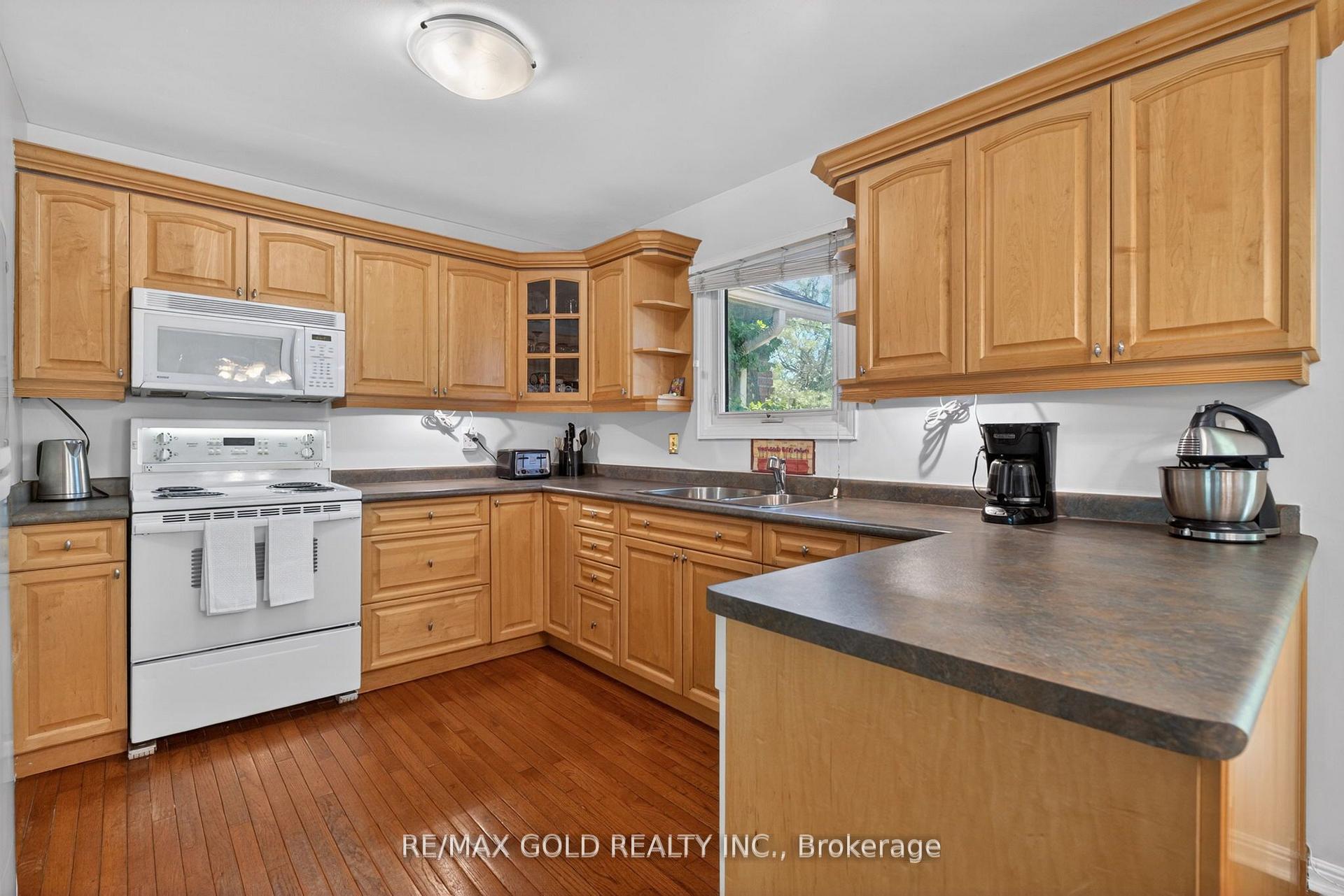 Photo 16 of 14 Cairnmore Court, Brampton, Snelgrove — HOMEH