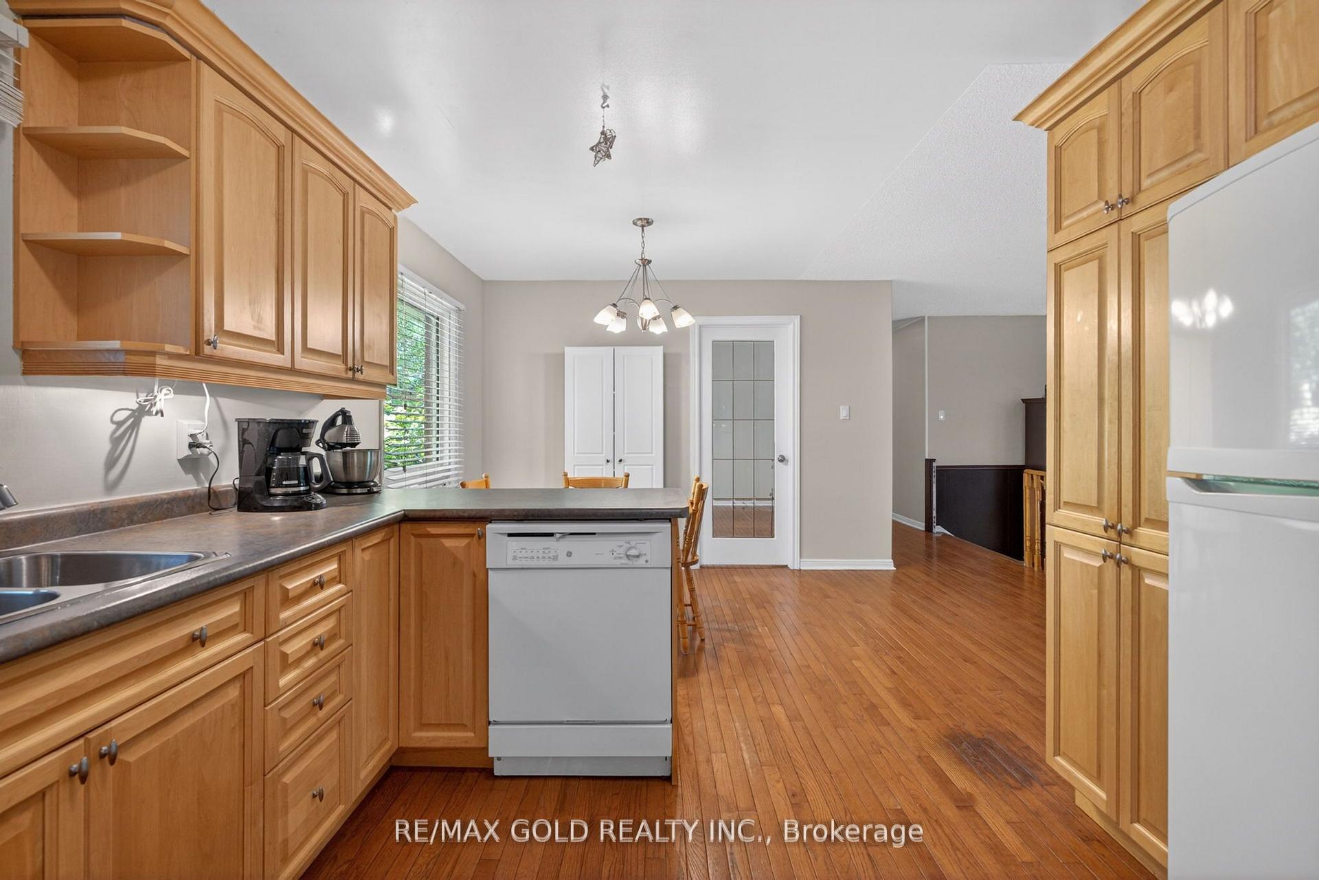 Photo 17 of 14 Cairnmore Court, Brampton, Snelgrove — HOMEH