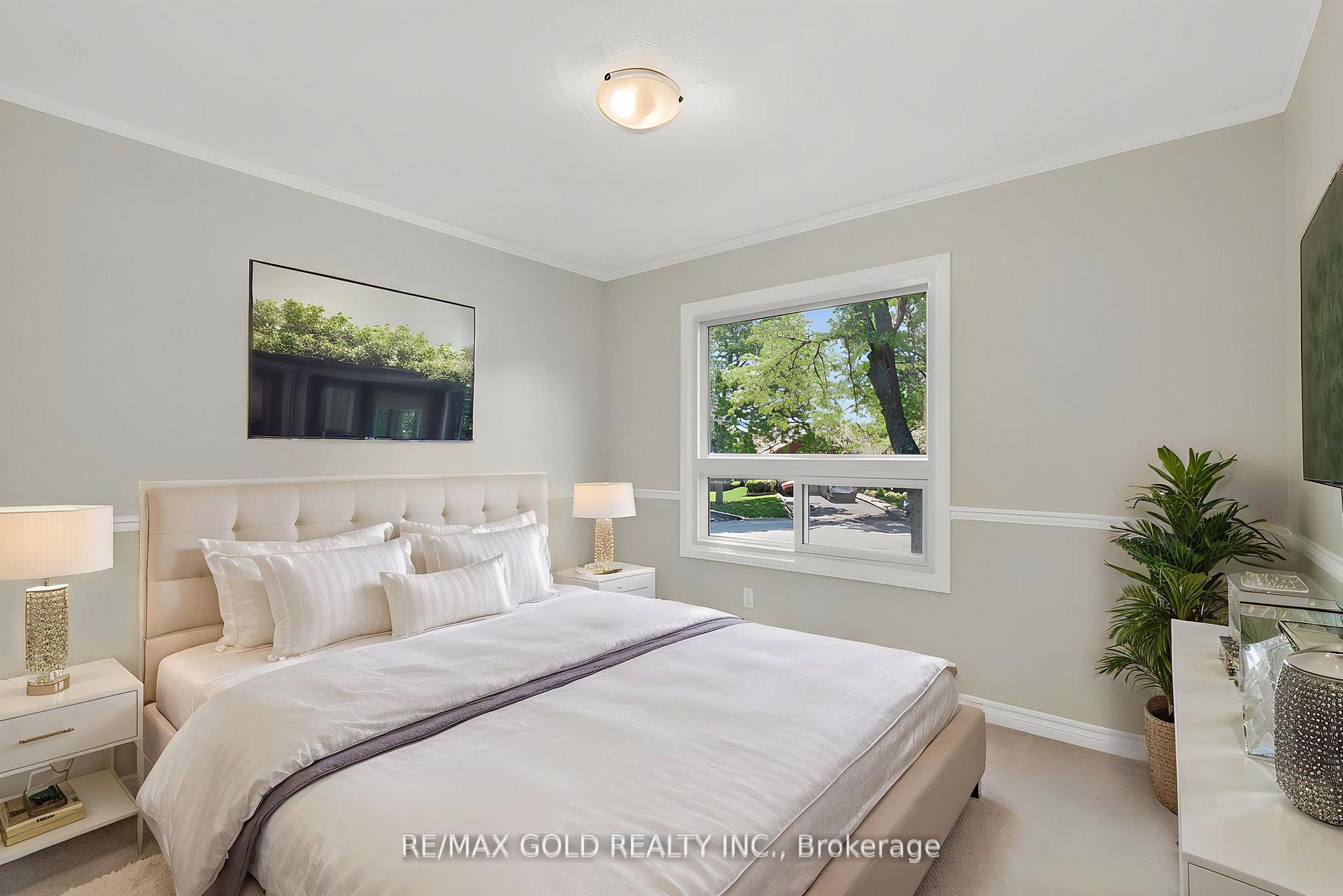 Photo 21 of 14 Cairnmore Court, Brampton, Snelgrove — HOMEH
