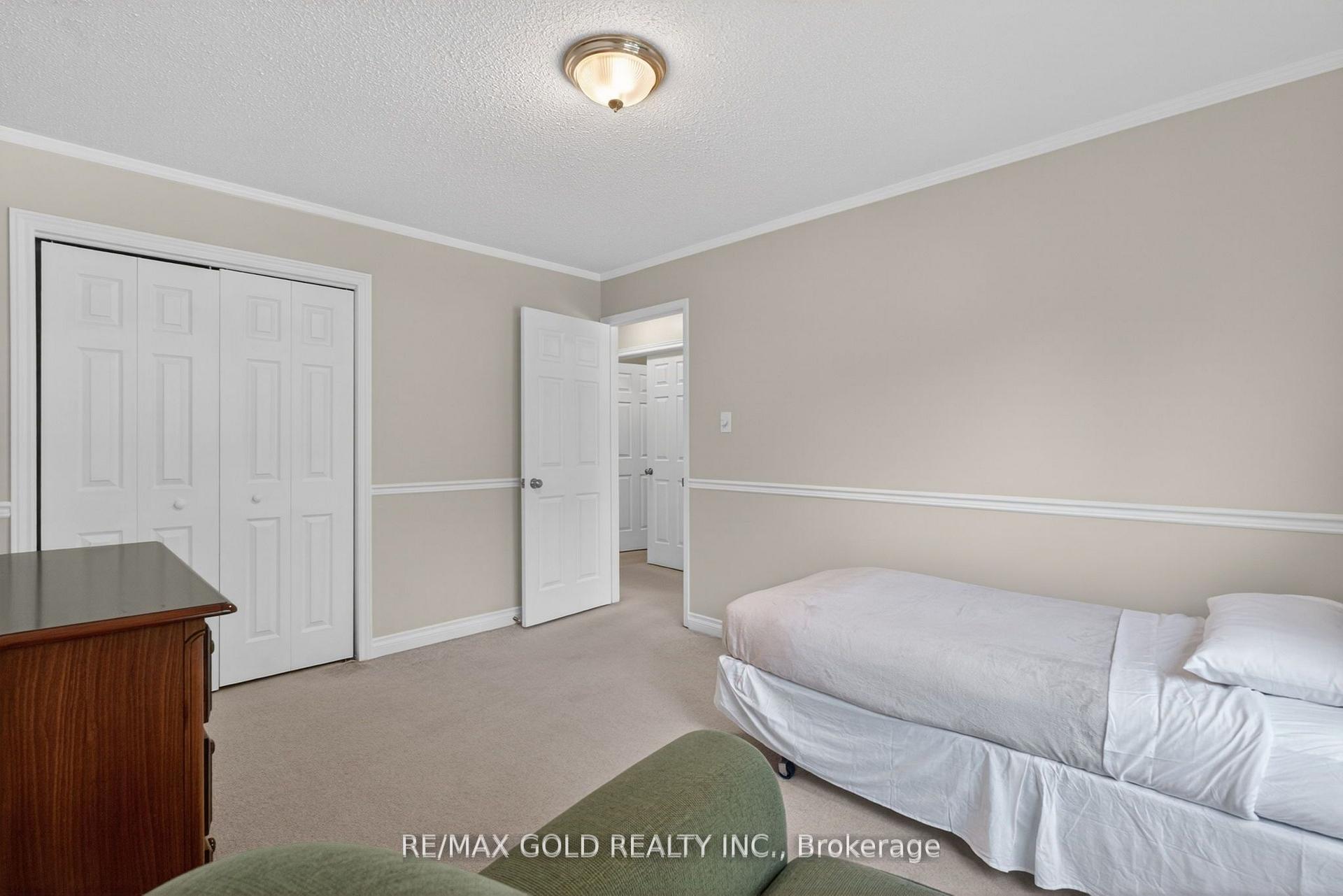 Photo 24 of 14 Cairnmore Court, Brampton, Snelgrove — HOMEH
