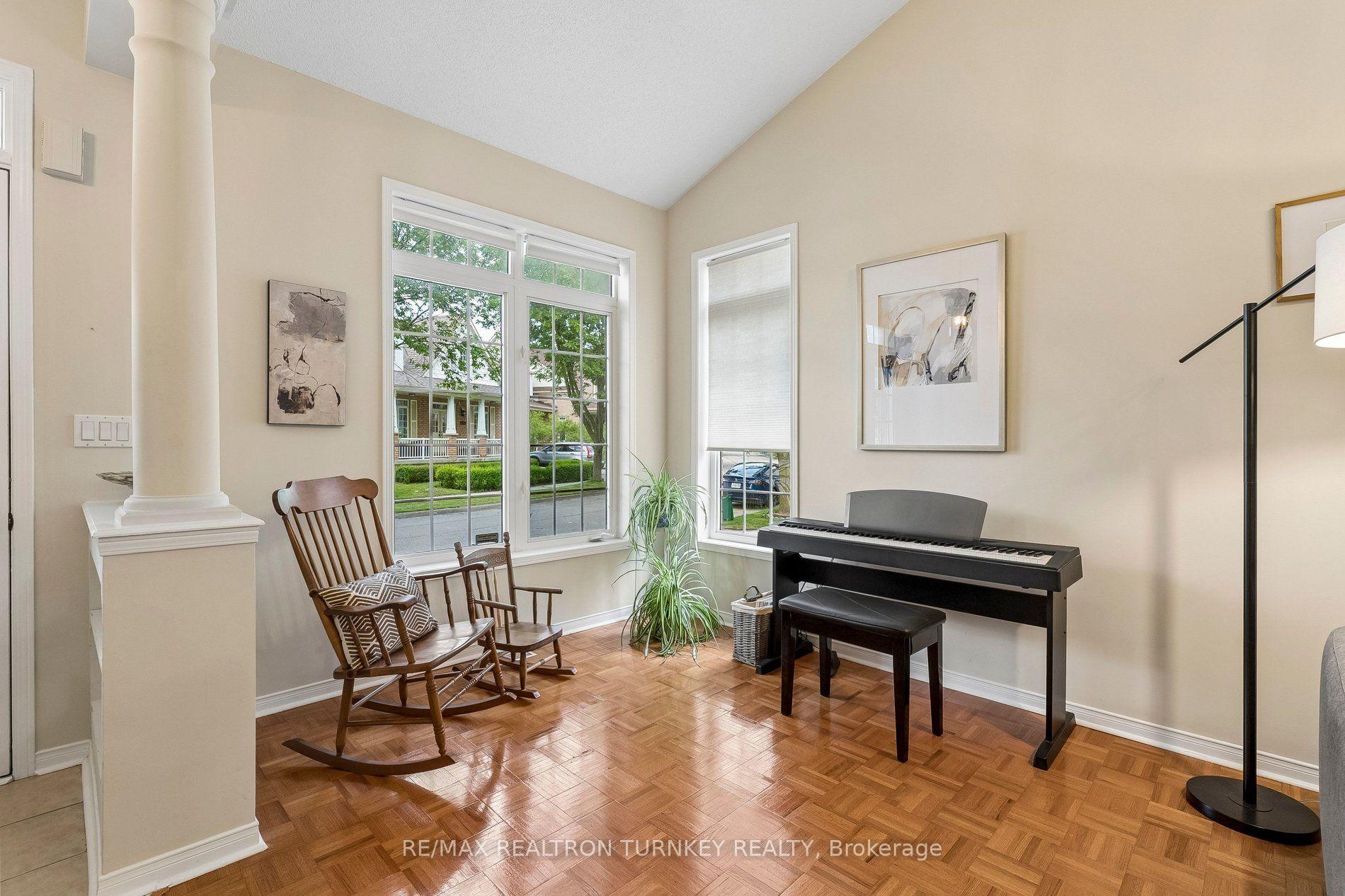 Photo 3 of 7 Thomas Bales Drive, Markham, Berczy — HOMEH