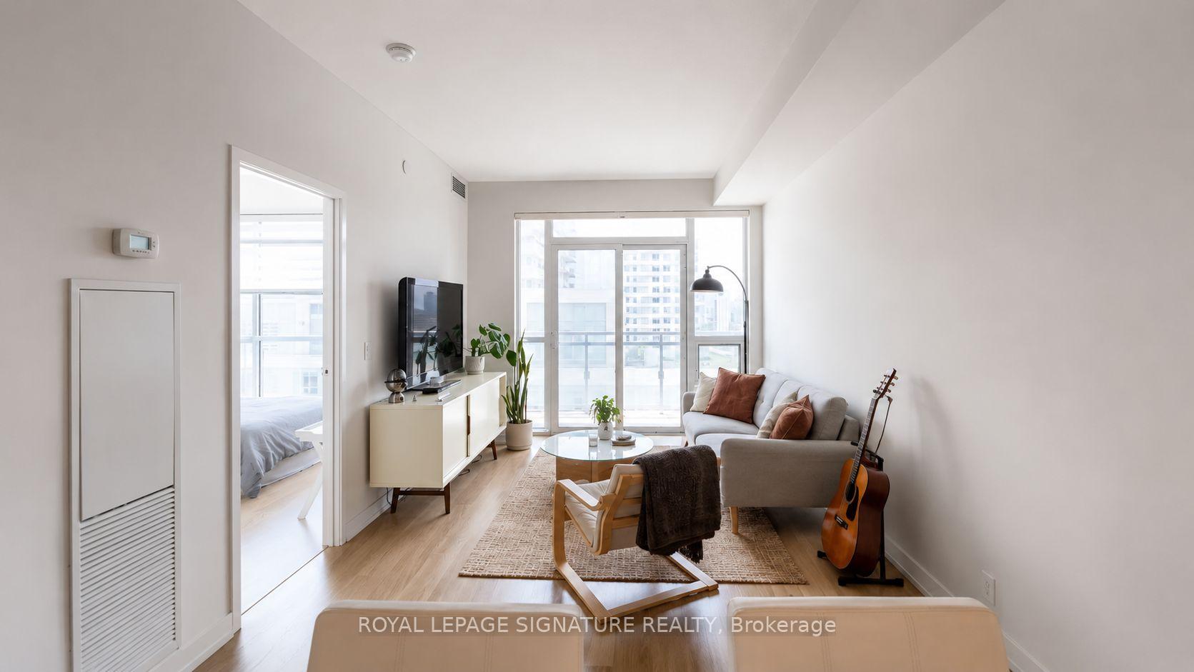 Photo 2 of Unit 1708, 89 Dunfield Avenue, Toronto, Mount Pleasant West — HOMEH