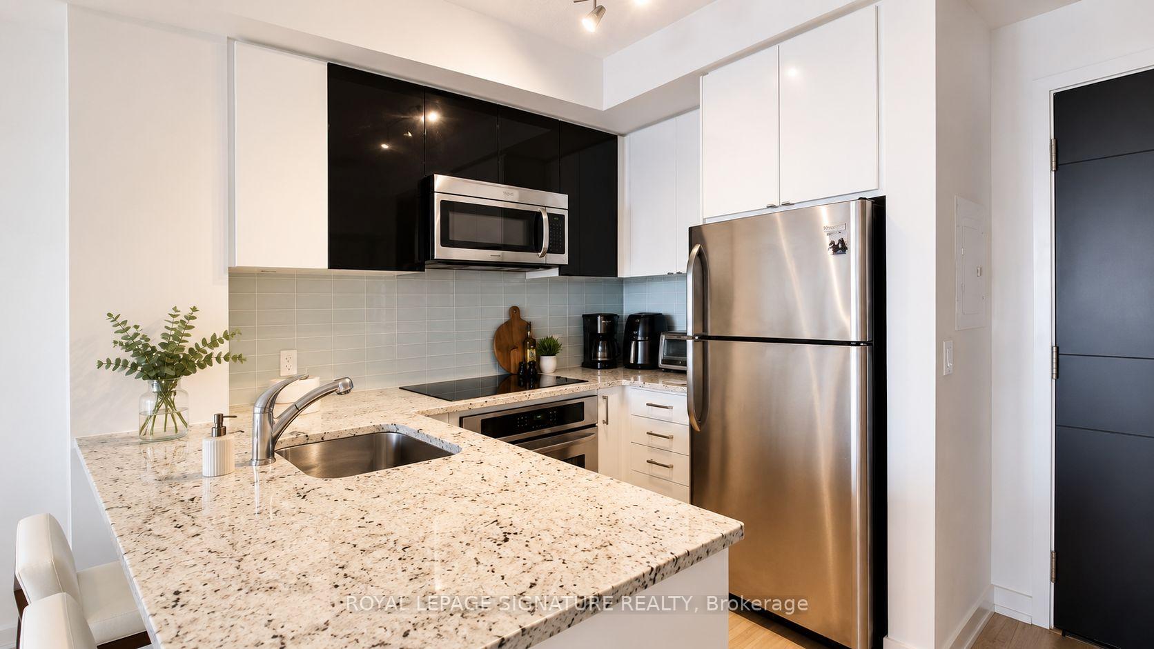 Photo 6 of Unit 1708, 89 Dunfield Avenue, Toronto, Mount Pleasant West — HOMEH