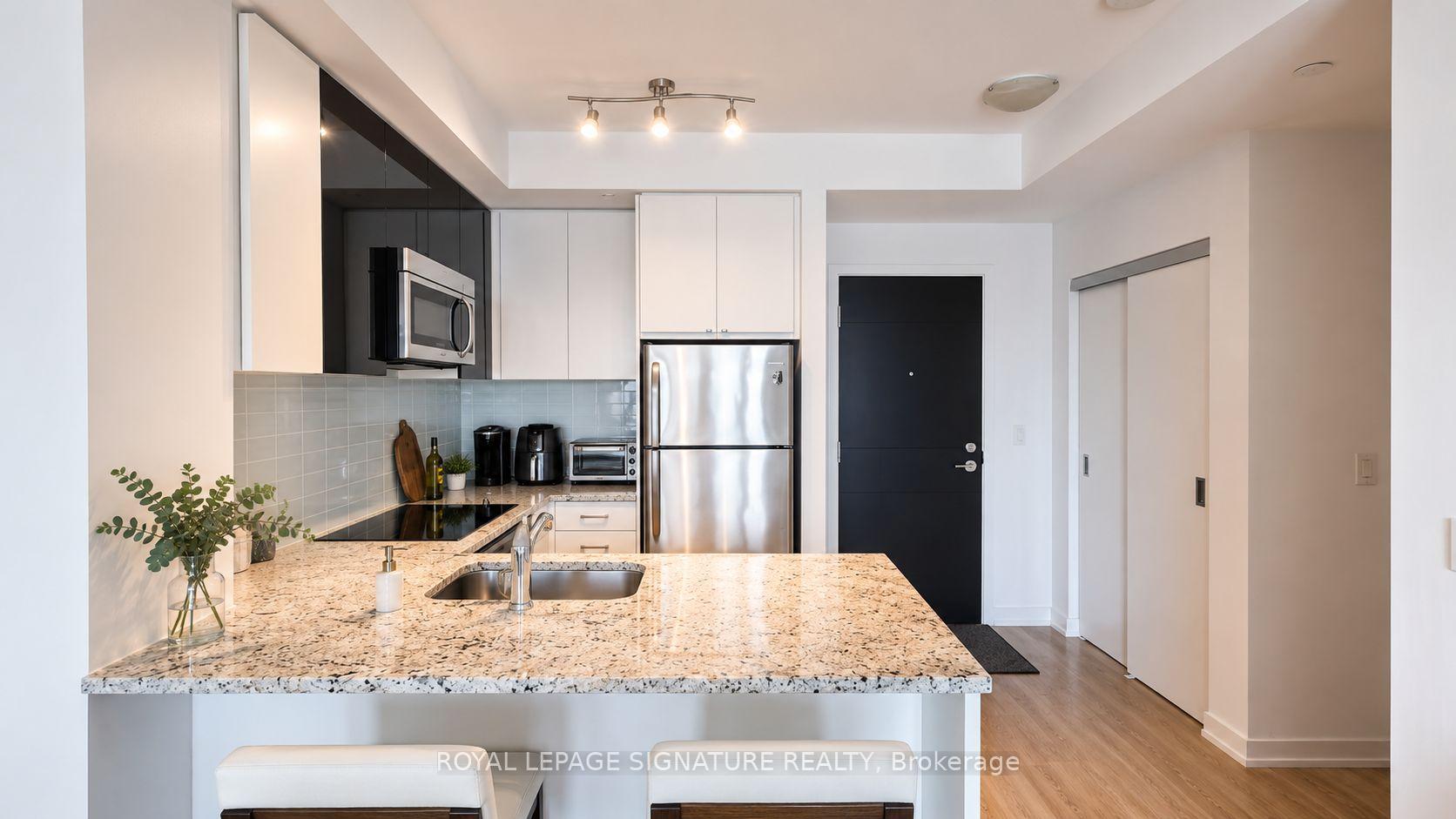 Photo 7 of Unit 1708, 89 Dunfield Avenue, Toronto, Mount Pleasant West — HOMEH