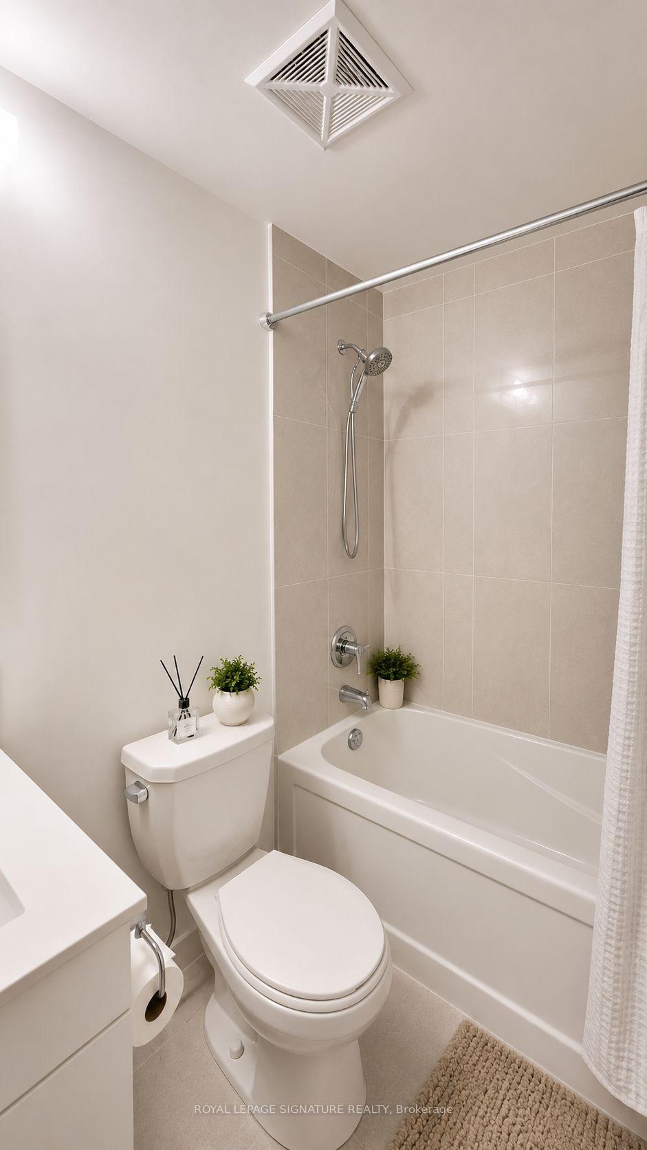 Photo 9 of Unit 1708, 89 Dunfield Avenue, Toronto, Mount Pleasant West — HOMEH