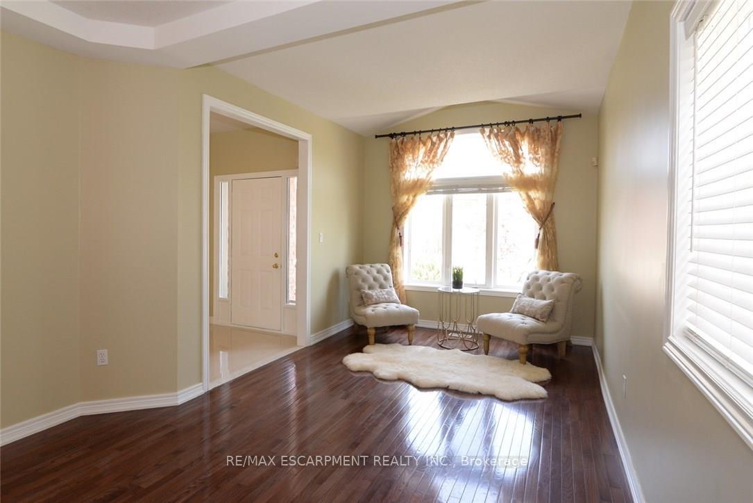 Photo 2 of 24 Bosworth Street, Hamilton, Meadowlands — HOMEH